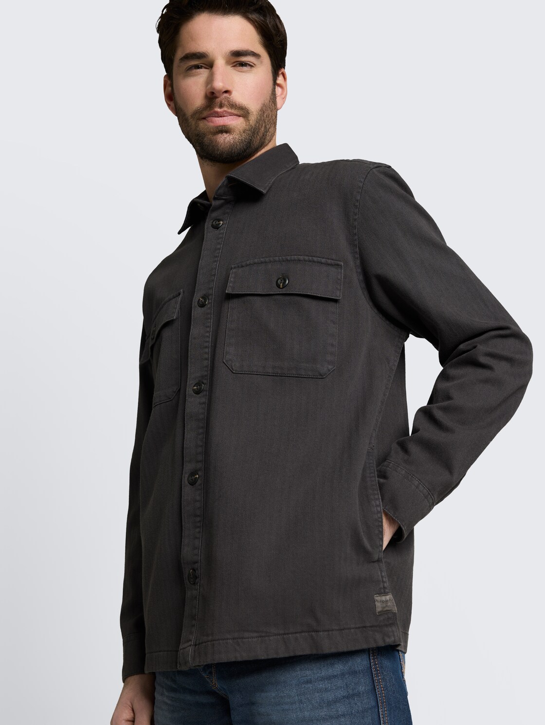Overshirt im Washed-Look - Tarmac Grey - Detail-Model-Ansicht