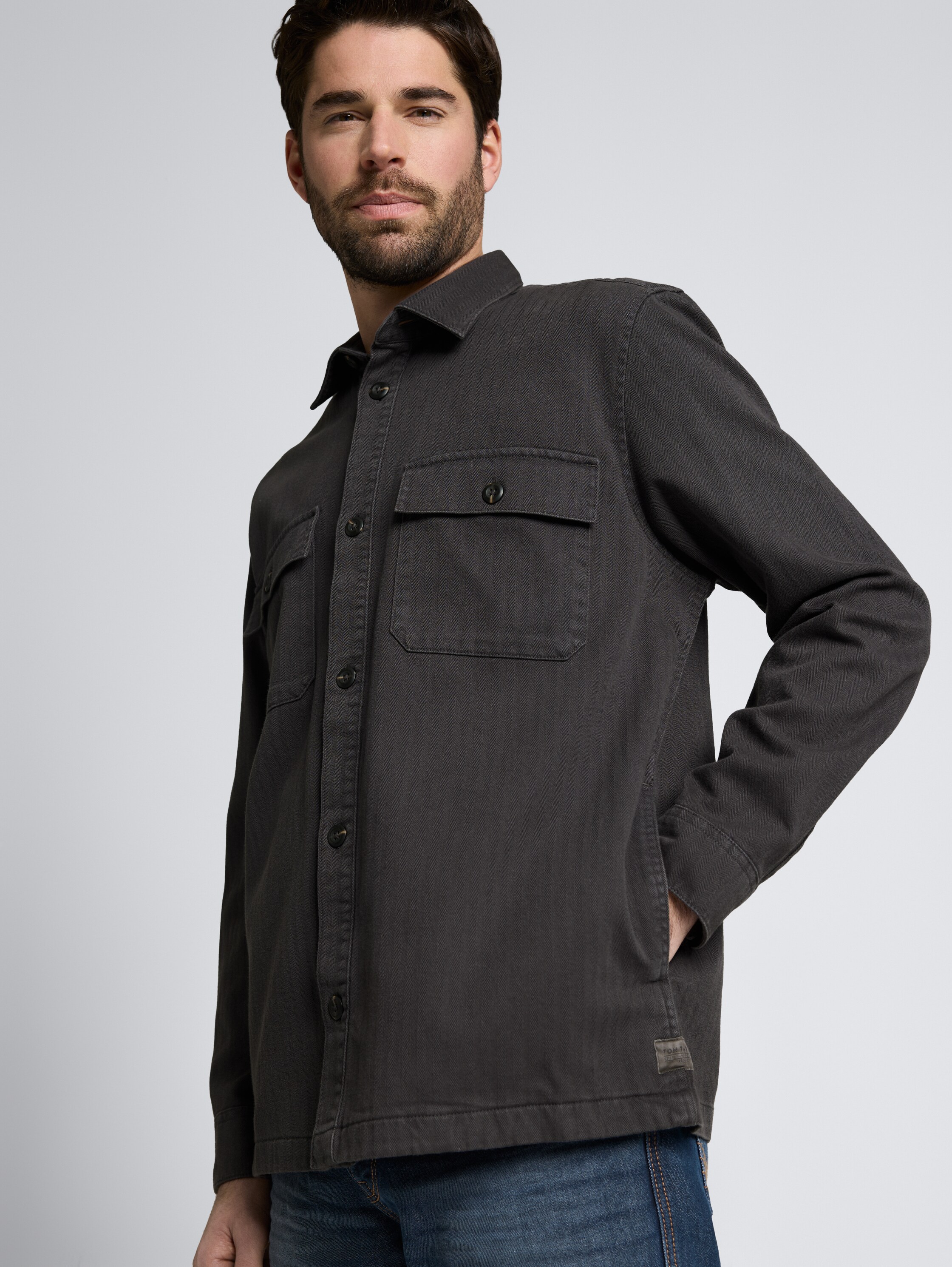Overshirt with a washed look - Tarmac Grey - Detail model view