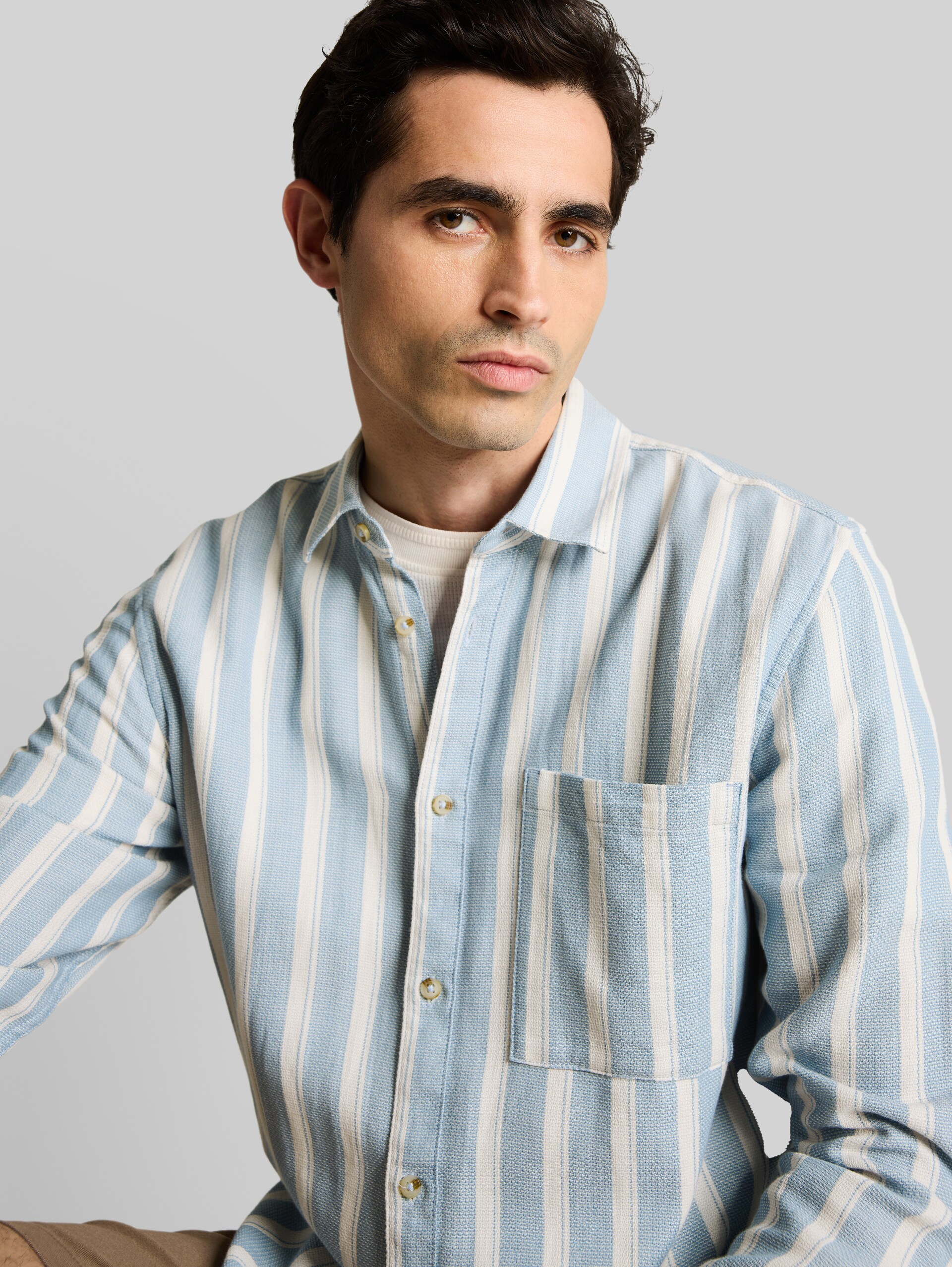 Regular fit dobby shirt in textured cotton fabric - mountain blue big stripe - Detail model view