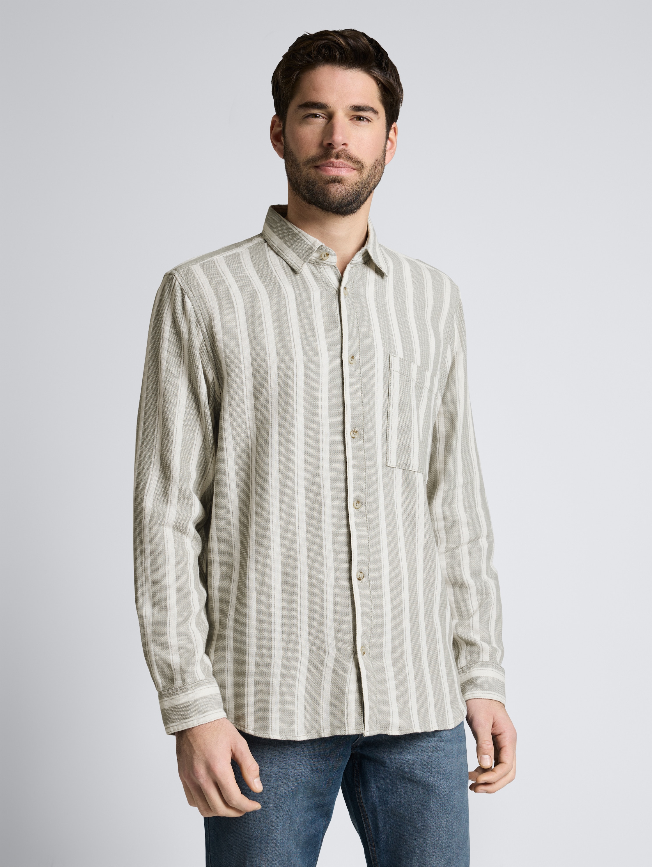 Regular fit dobby shirt in textured cotton fabric - gree white big stripe - Neckline model front view
