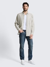 Regular Fit Dobby Hemd aus strukturiertem Baumwollstoff - gree white big stripe - Model-Vorderansicht