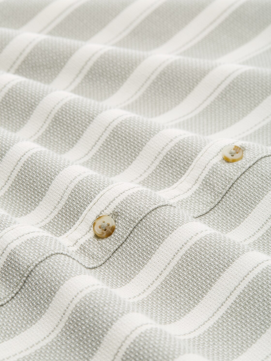 Regular Fit Dobby Hemd aus strukturiertem Baumwollstoff - gree white big stripe - Material-Ansicht