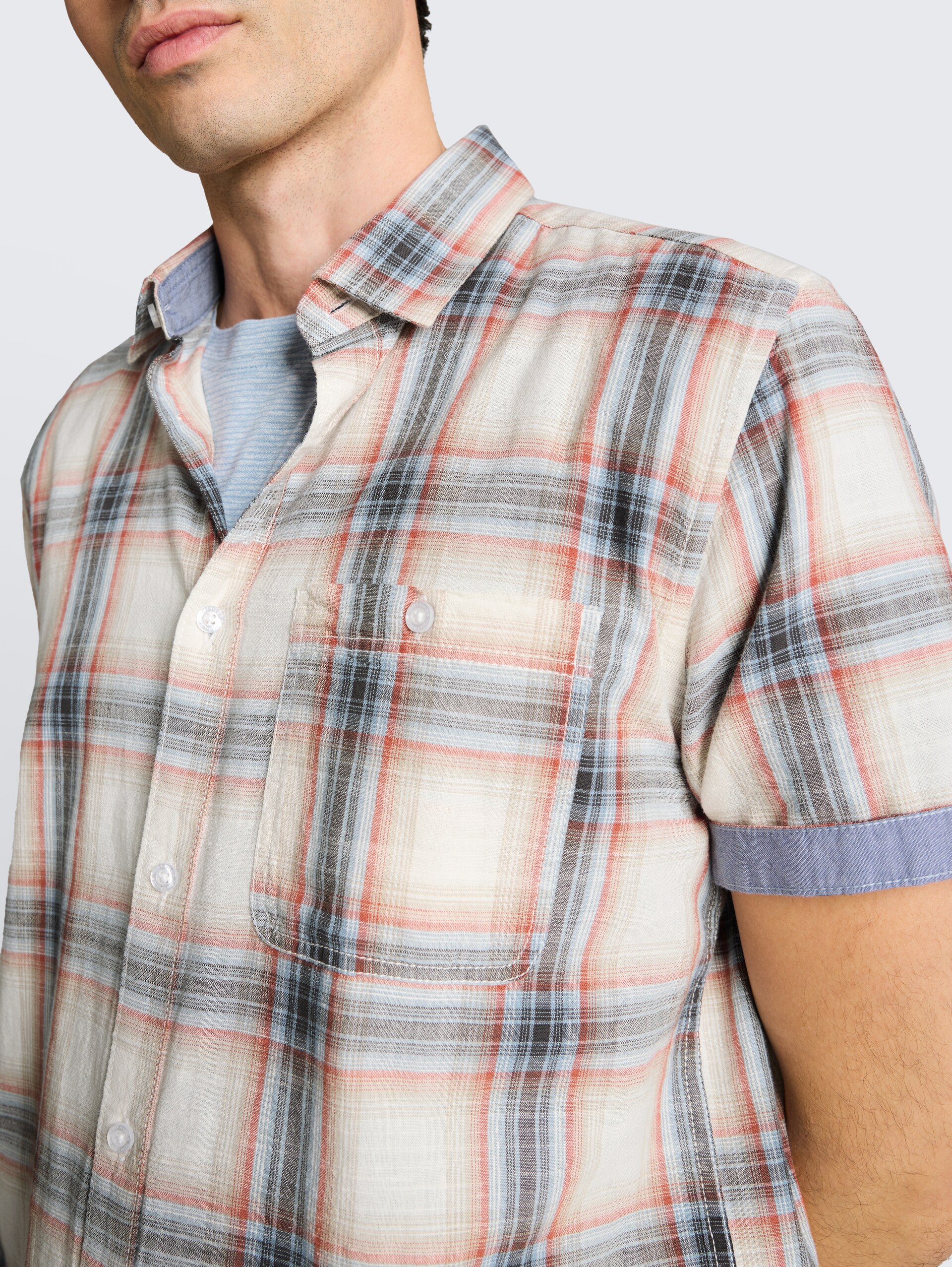 Regular fit overhemd met korte mouwen en ruitjesmotief - white multicolor check - Detailaanzicht model