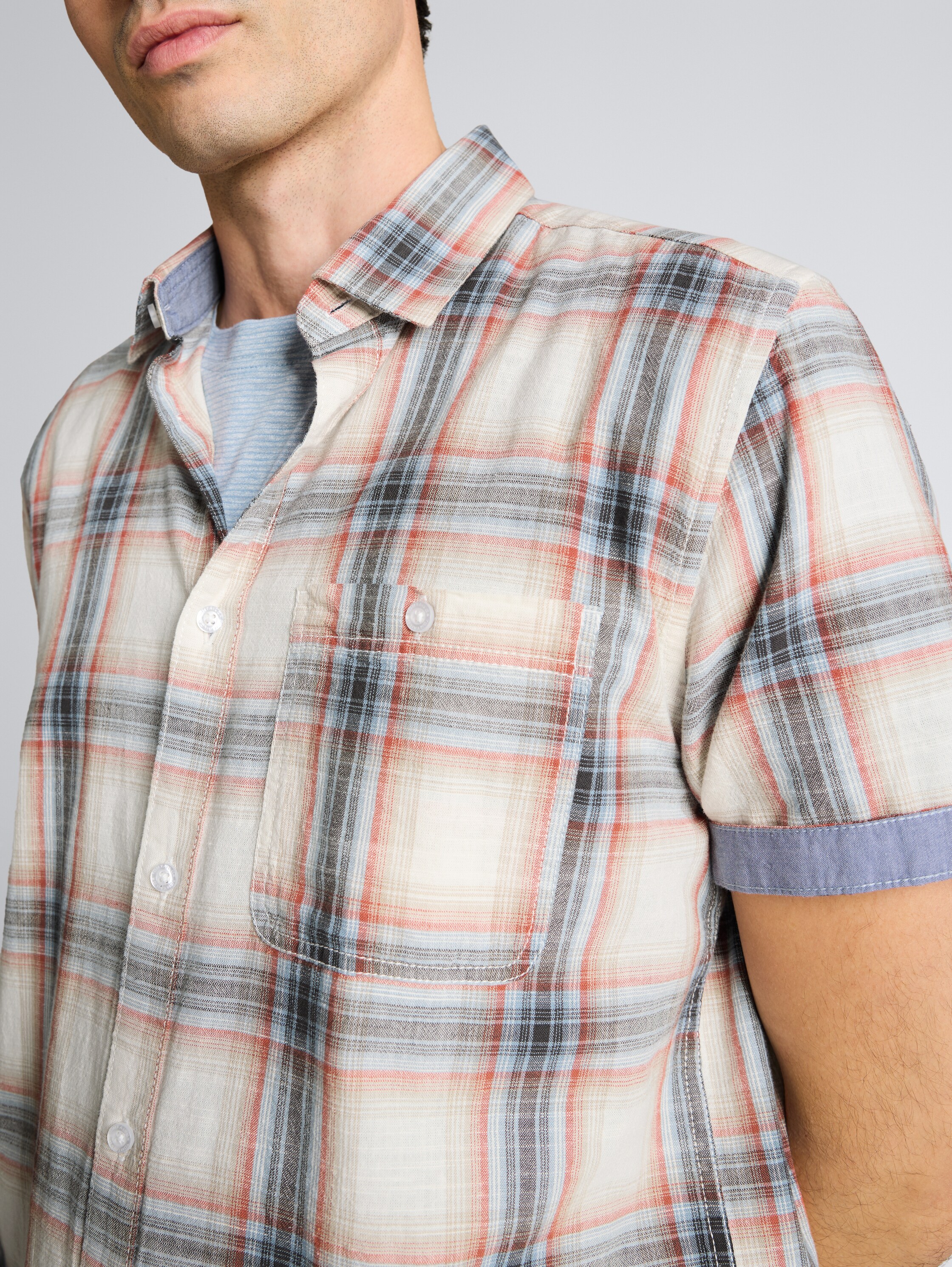 Regular fit short-sleeved shirt with checked pattern - white multicolor check - Detail model view