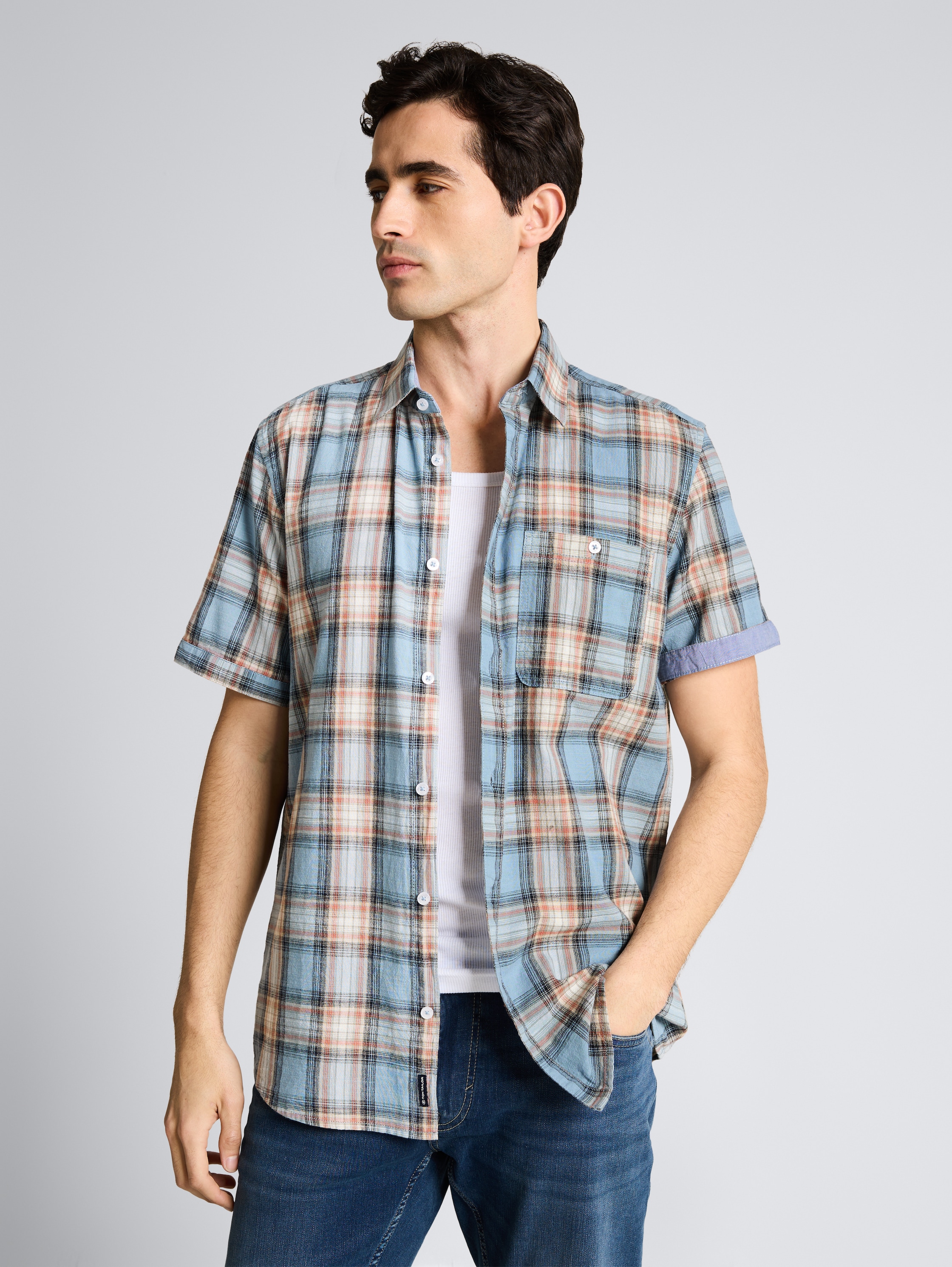 Regular fit short-sleeved shirt with checked pattern - blue multicolor check - Neckline model front view
