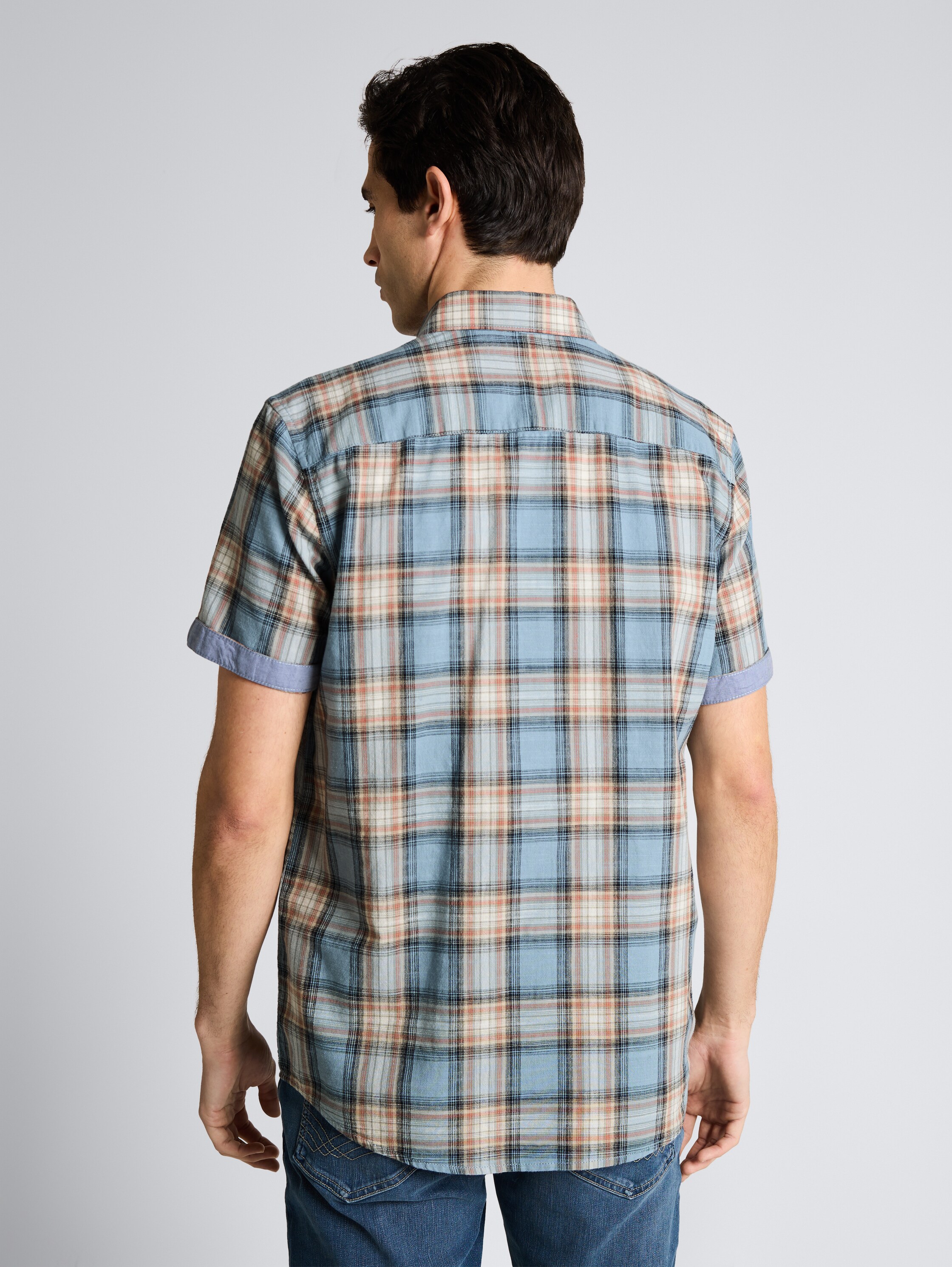 Regular fit short-sleeved shirt with checked pattern - blue multicolor check - Neckline model-back view