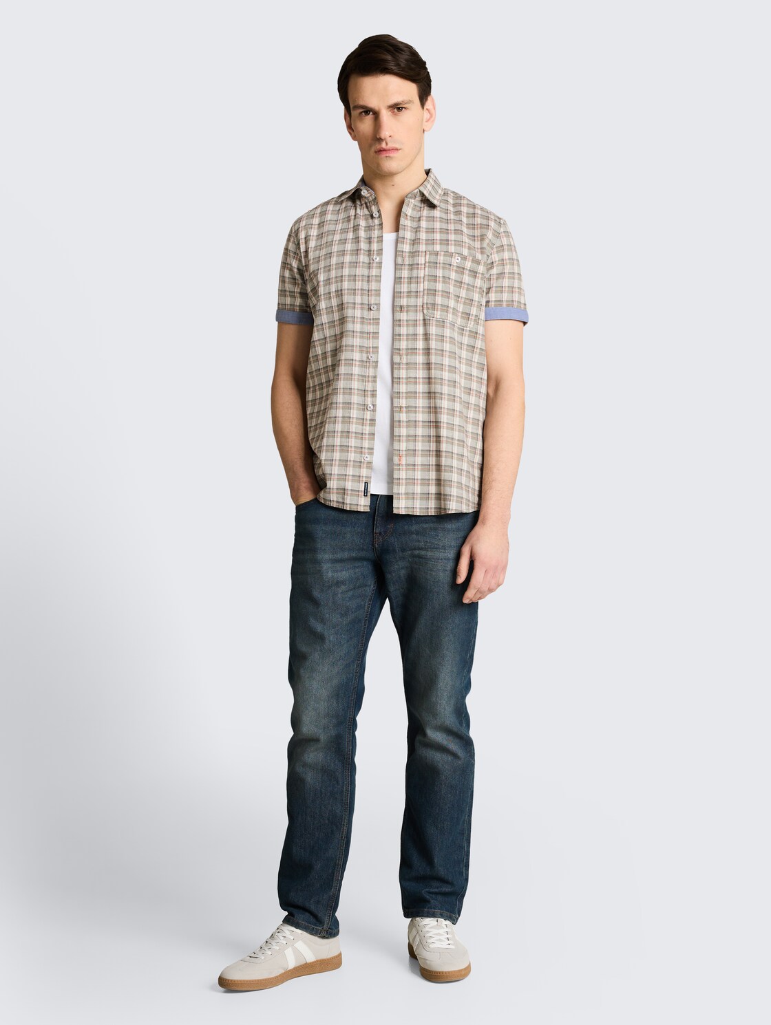 Regular Fit Kurzarmhemd mit Karomuster - green white check - Model-Vorderansicht