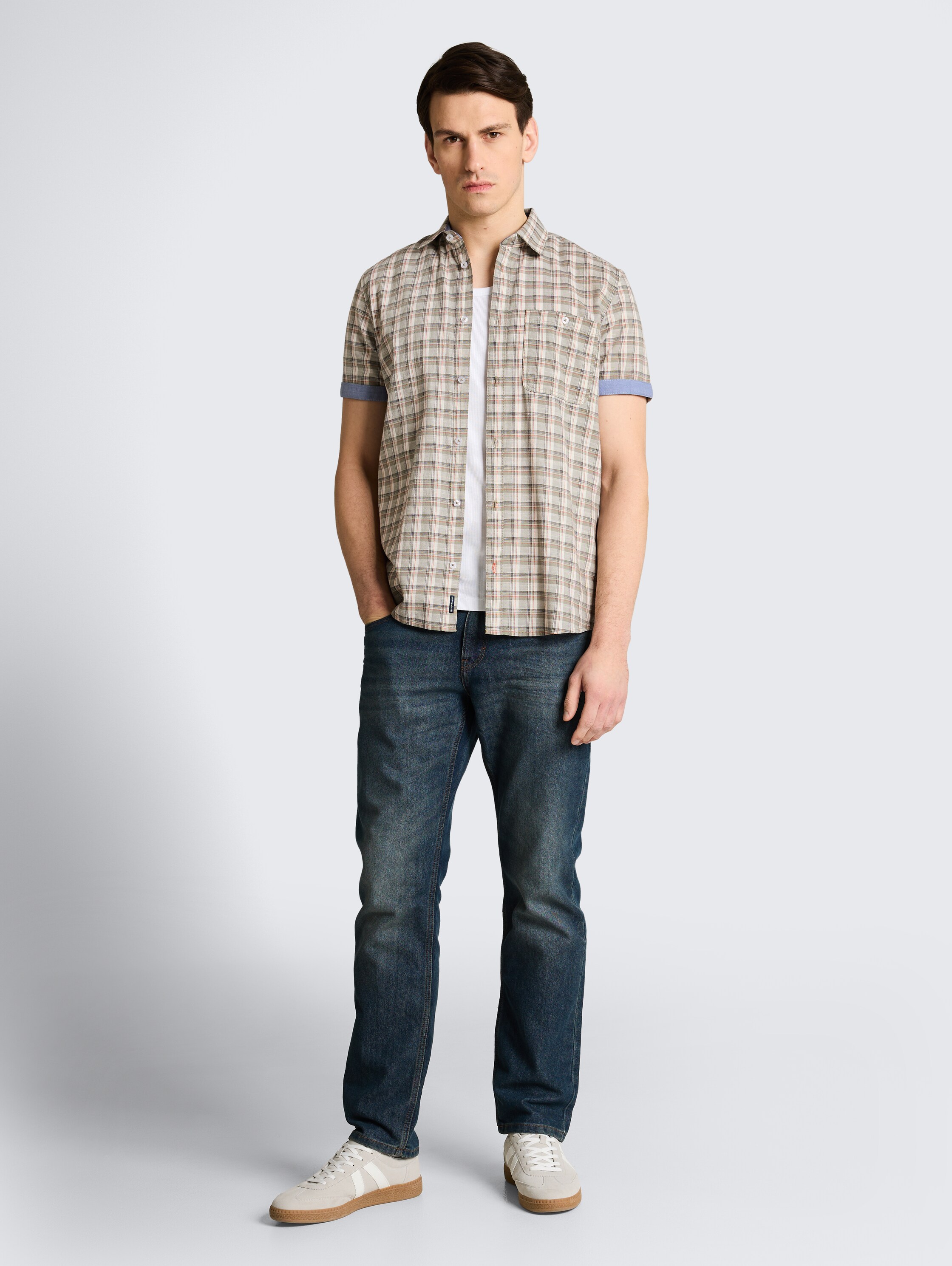 Regular fit short-sleeved shirt with checked pattern - green white check - Model front view