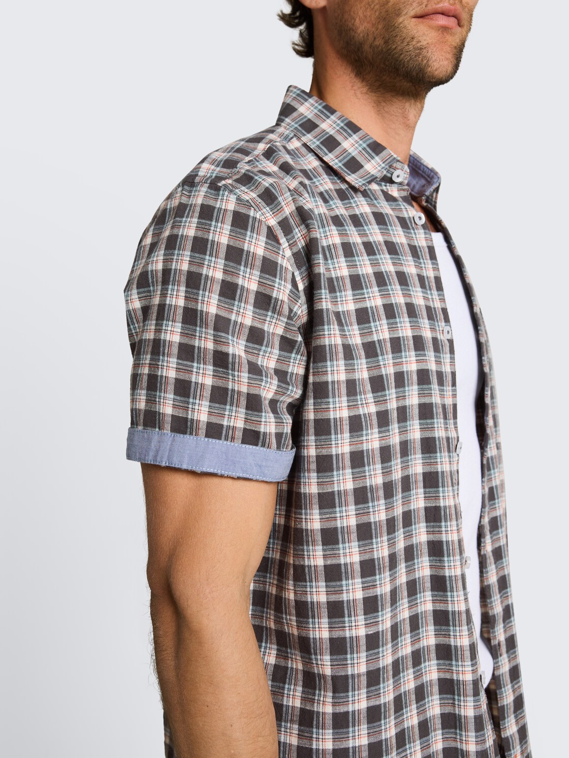 Regular Fit Kurzarmhemd mit Karomuster - grey white check - Detail-Model-Ansicht