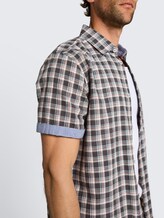 Regular Fit Kurzarmhemd mit Karomuster - grey white check - Detail-Model-Ansicht