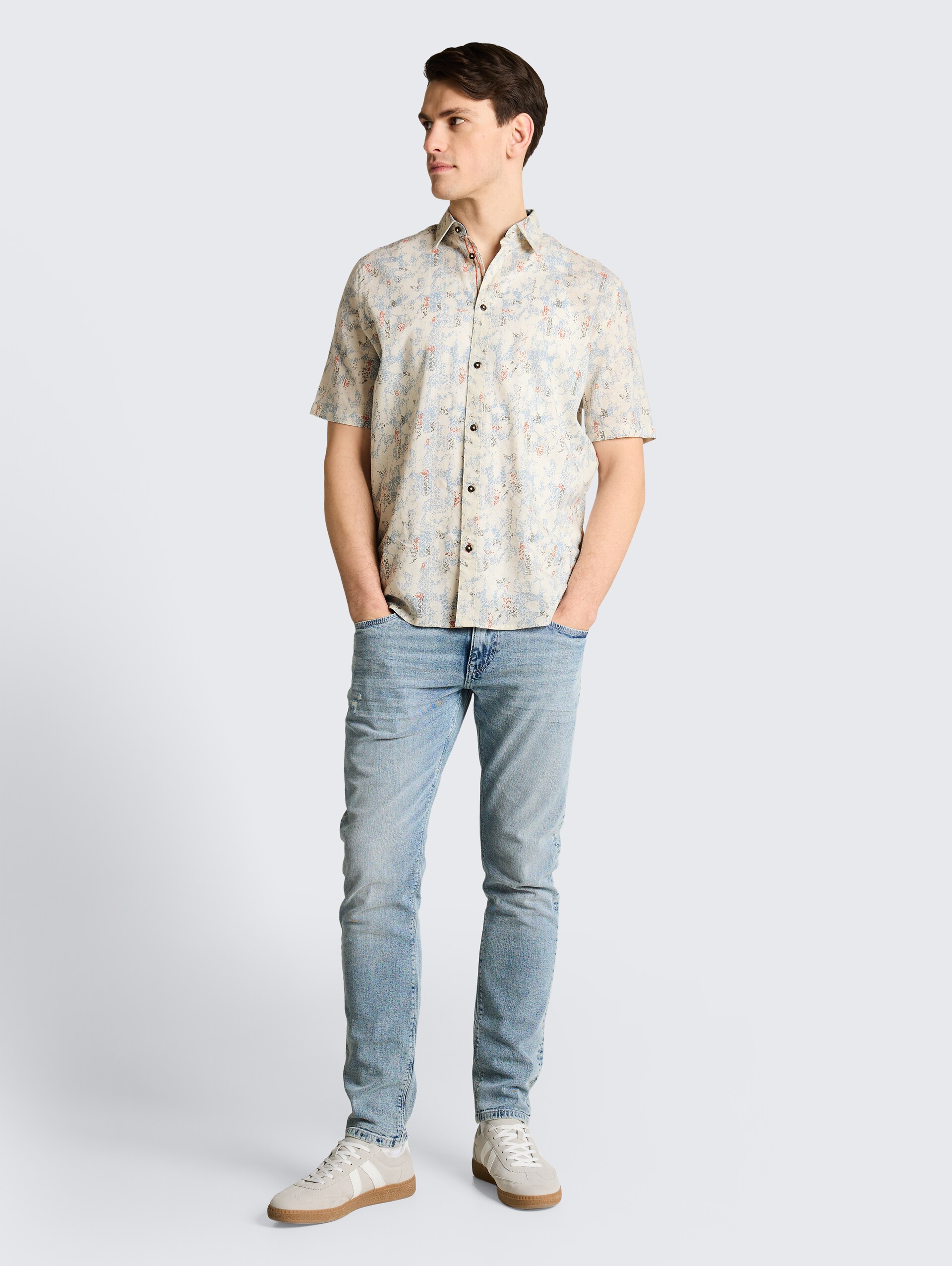 Comfort Fit Kurzarmhemd mit Muster - offwhite structure design - Model-Vorderansicht