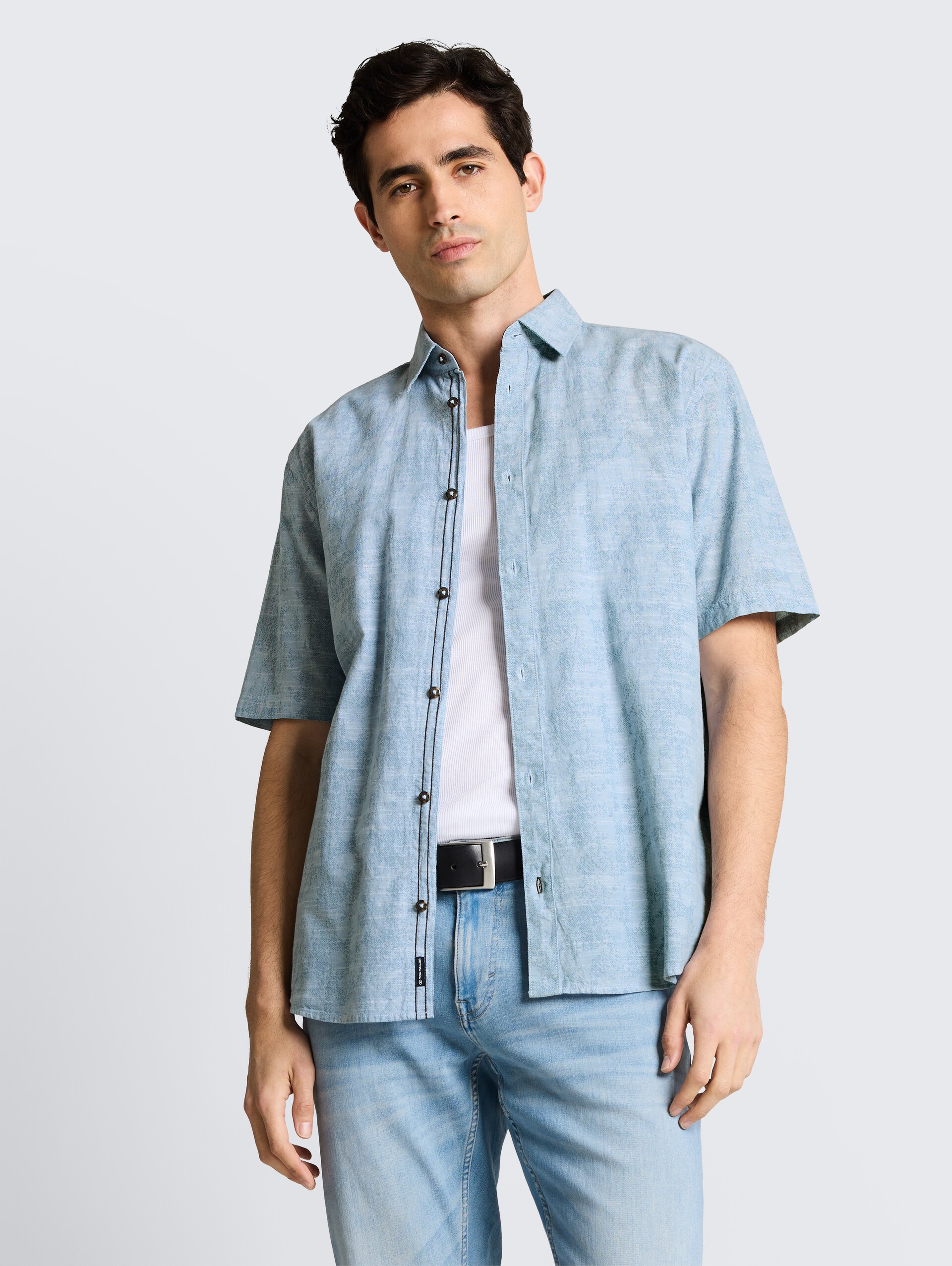 Comfort Fit Kurzarmhemd mit Muster - light blue tonal design - Ausschnitt Model-Vorderansicht