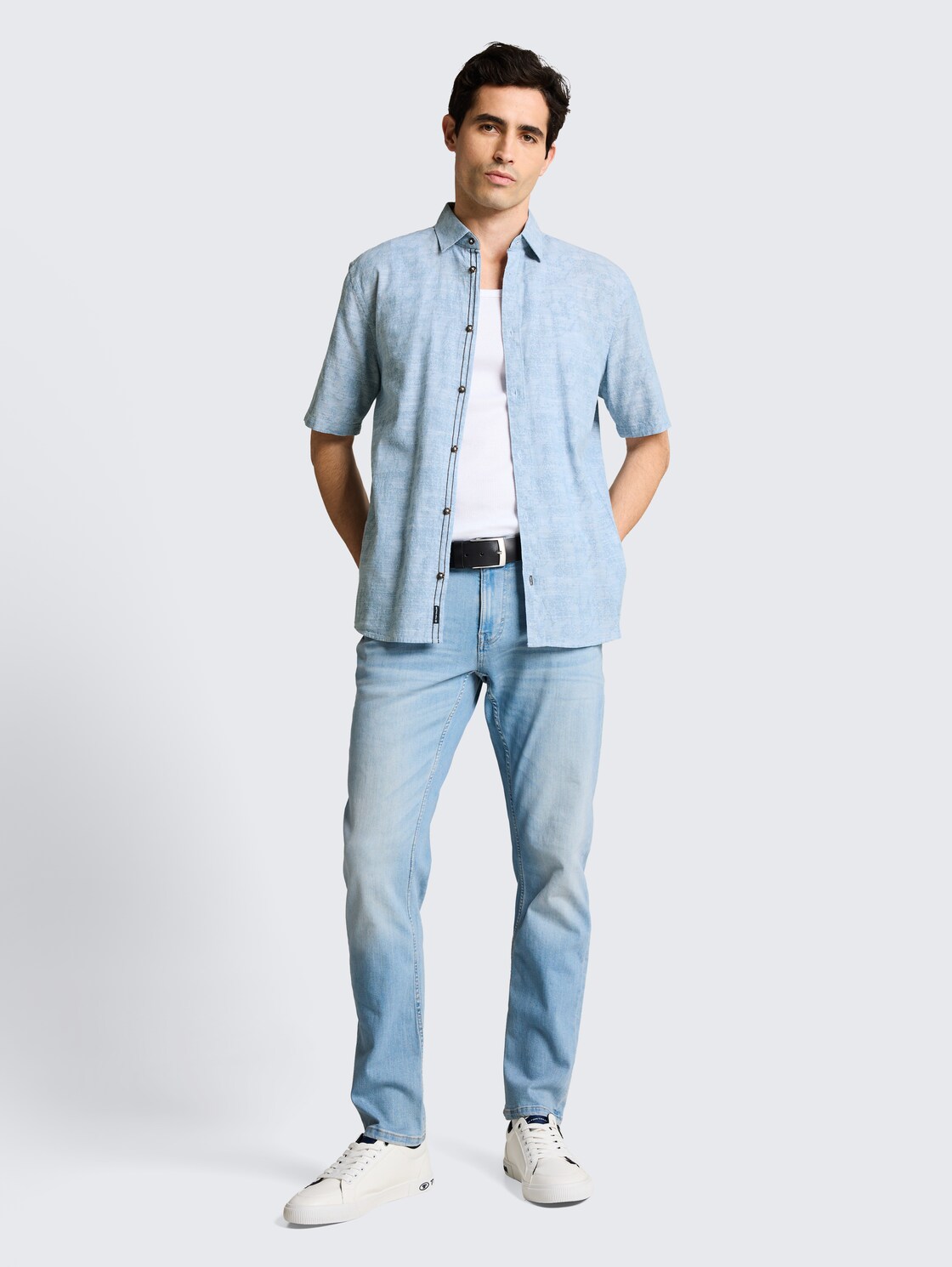 Comfort Fit Kurzarmhemd mit Muster - light blue tonal design - Model-Vorderansicht