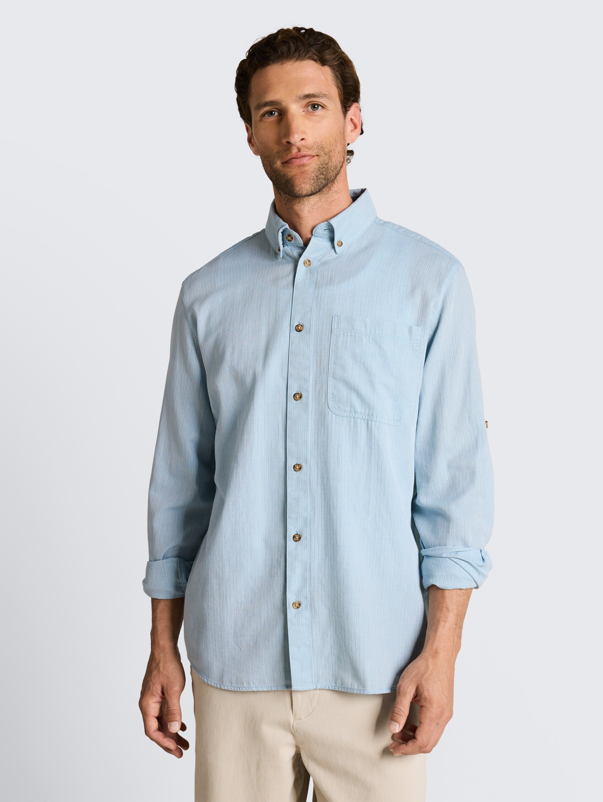 Regular-fit shirt with turn-up feature - mountain blue herringbone - Neckline model front view