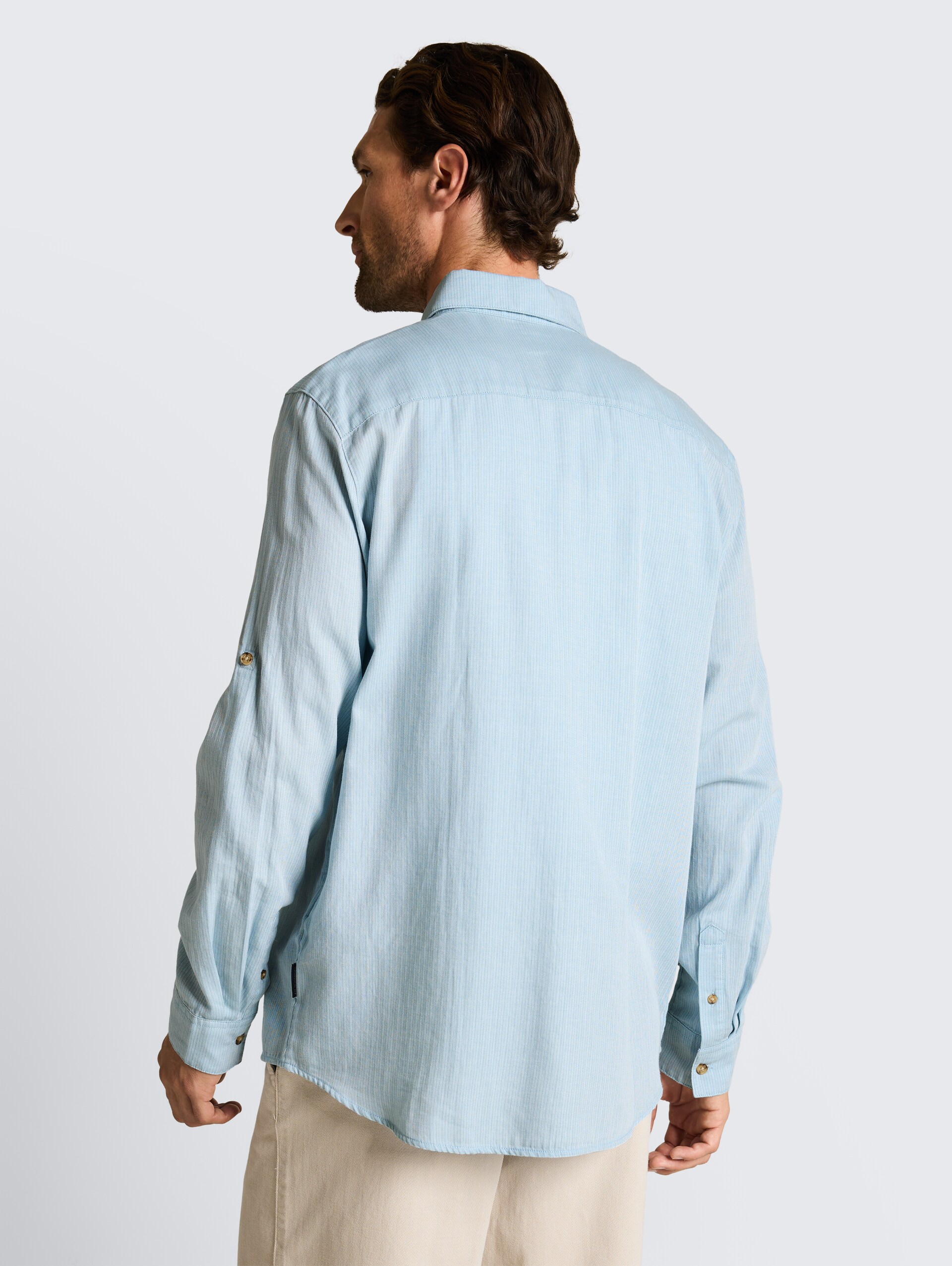 Regular-fit shirt with turn-up feature - mountain blue herringbone - Neckline model-back view