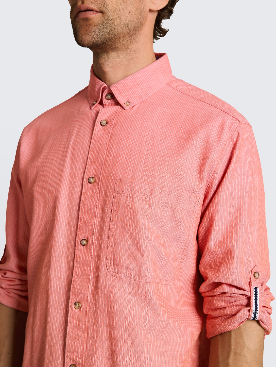 Regular Fit Hemd mit Turn-Up-Funktion - chili orange herringbone - Detail-Model-Ansicht