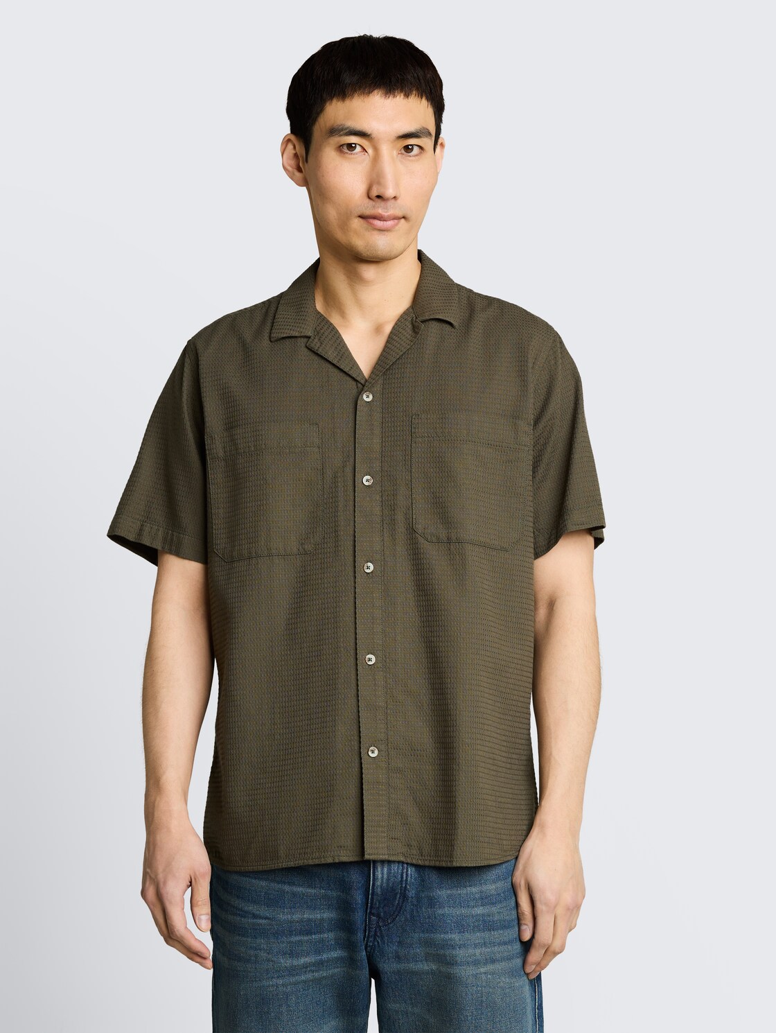 Regular Fit Resort Hemd mit Waffelstruktur - deep leaf green - Ausschnitt Model-Vorderansicht