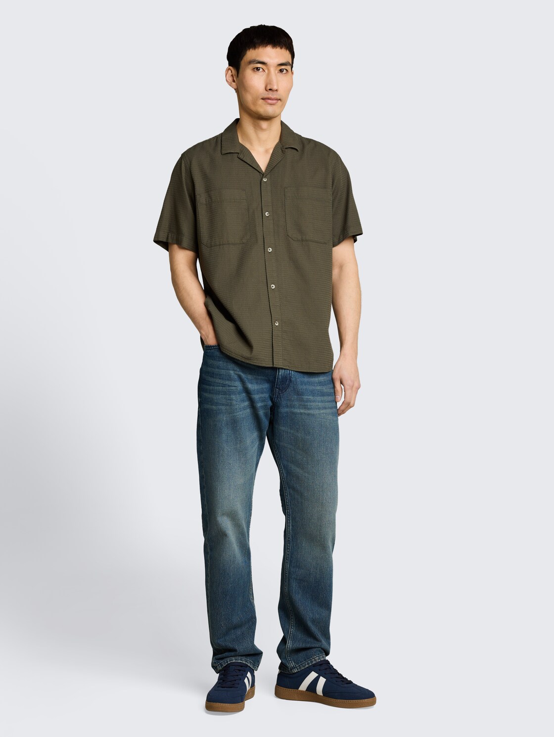 Regular Fit Resort Hemd mit Waffelstruktur - deep leaf green - Model-Vorderansicht