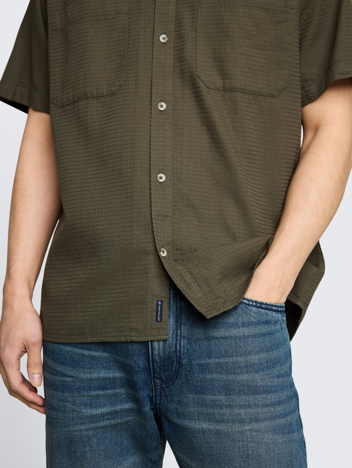 Regular Fit Resort Hemd mit Waffelstruktur - deep leaf green - Detail-Model-Ansicht