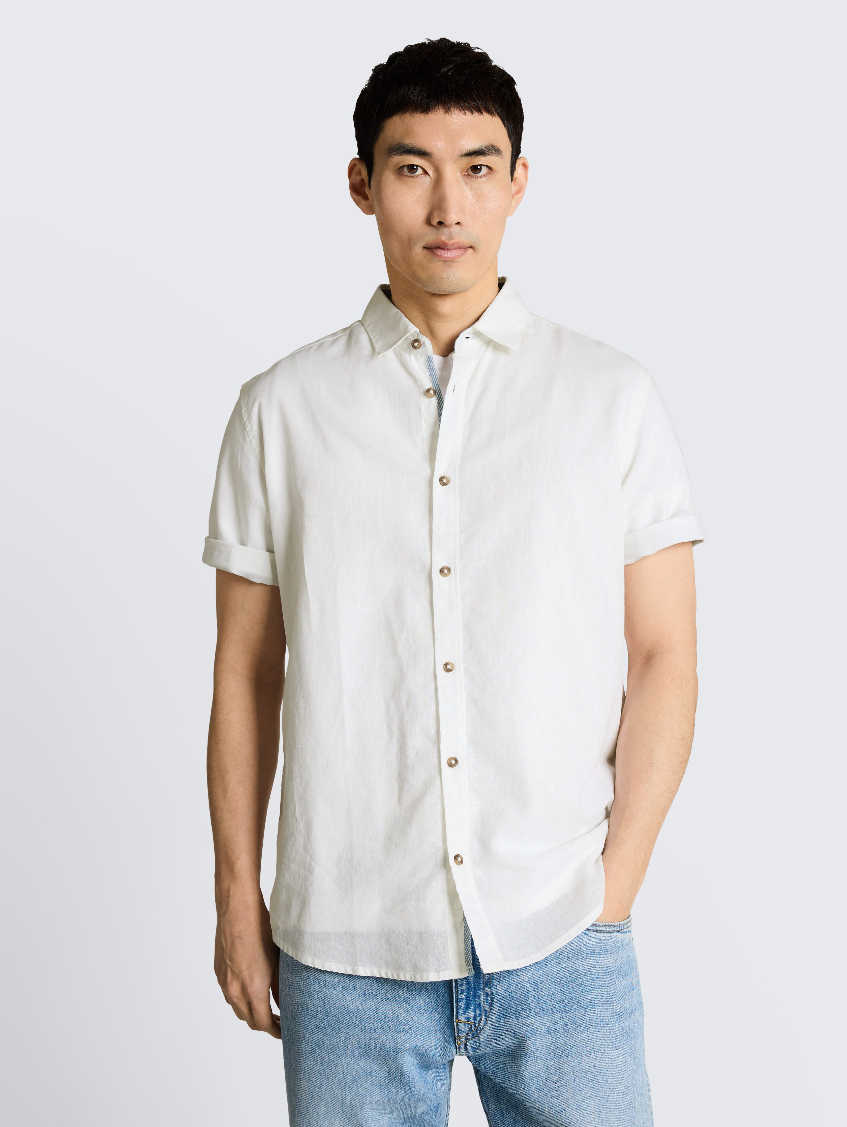 Regular fit short-sleeved shirt with linen blend by Men, White