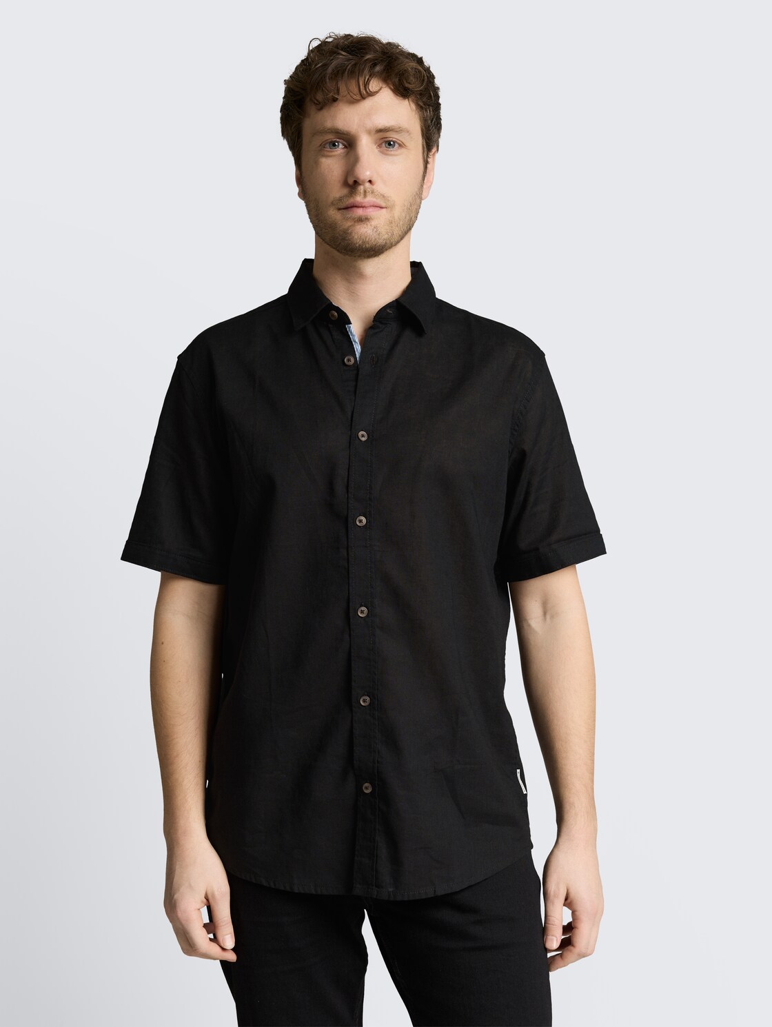 Regular Fit Kurzarmhemd mit Leinenanteil - Black - Ausschnitt Model-Vorderansicht