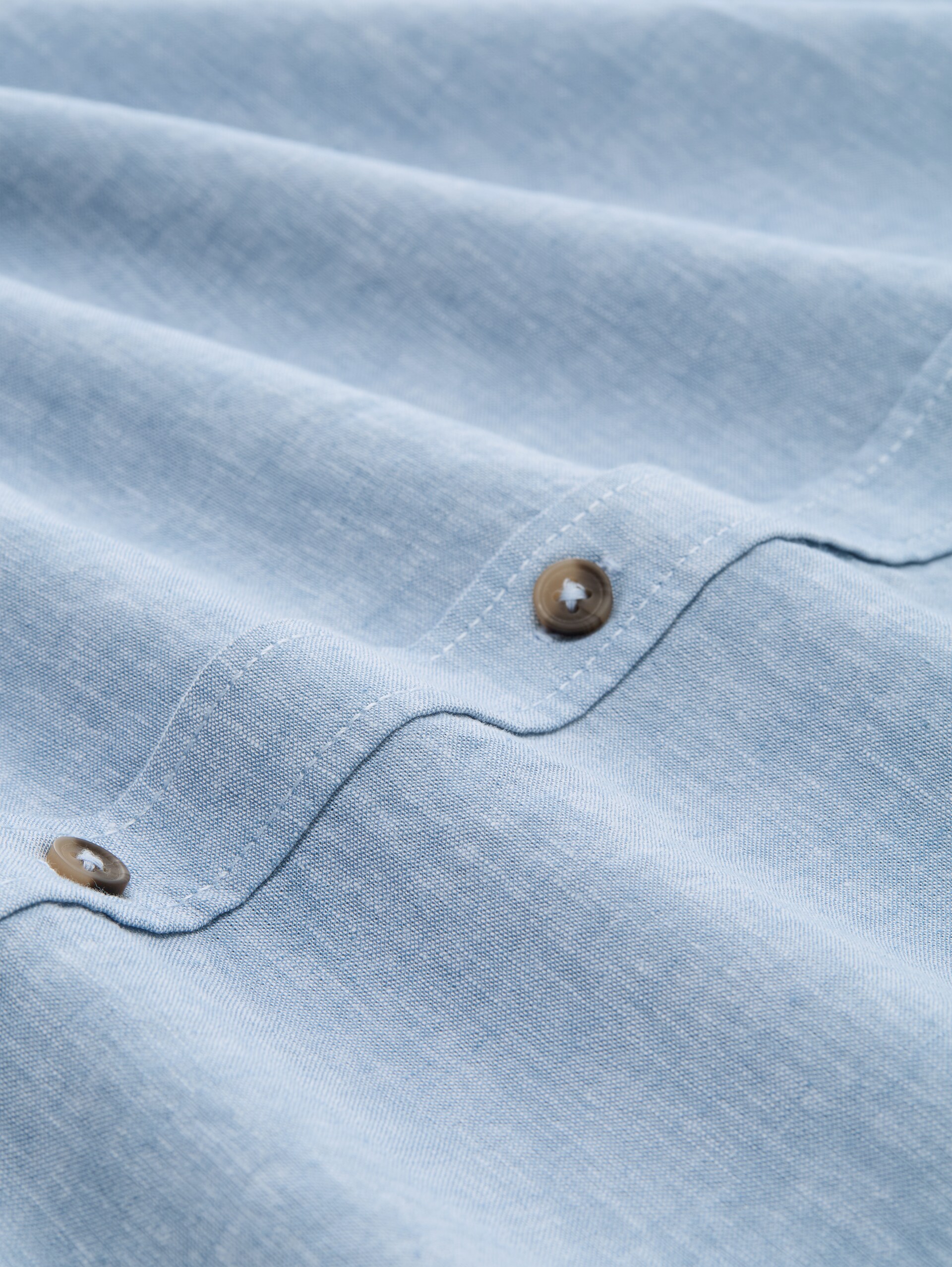 Chemise à manches courtes coupe regular avec un mélange de lin - bleeched blue chambray - Vue de la matière