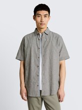 Regular Fit Kurzarmhemd mit Leinenanteil - faded leaf green chambray - Ausschnitt Model-Vorderansicht