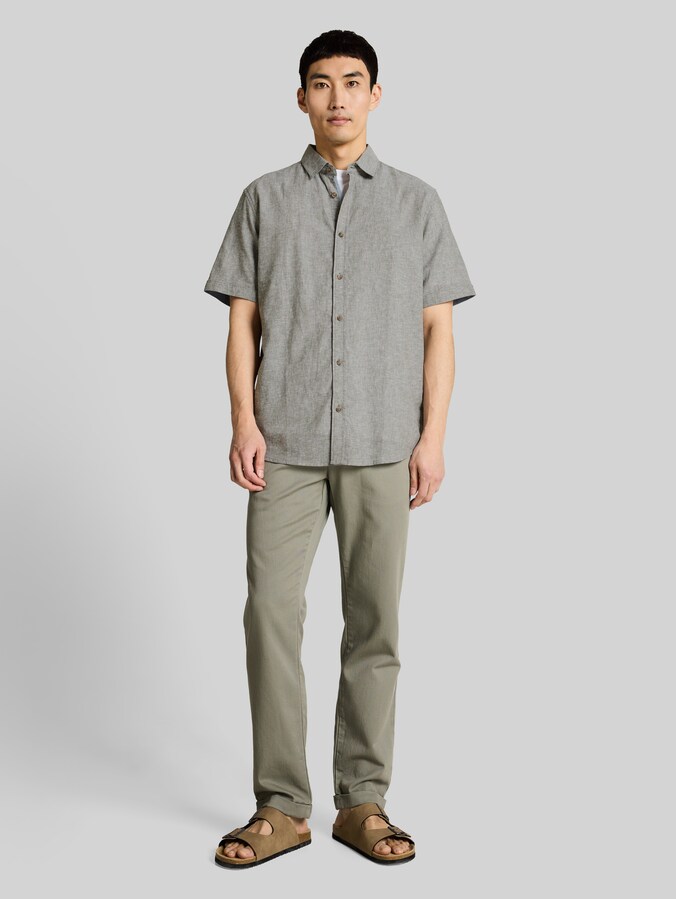 Regular fit short-sleeved shirt with linen blend by Men, faded leaf green chambray