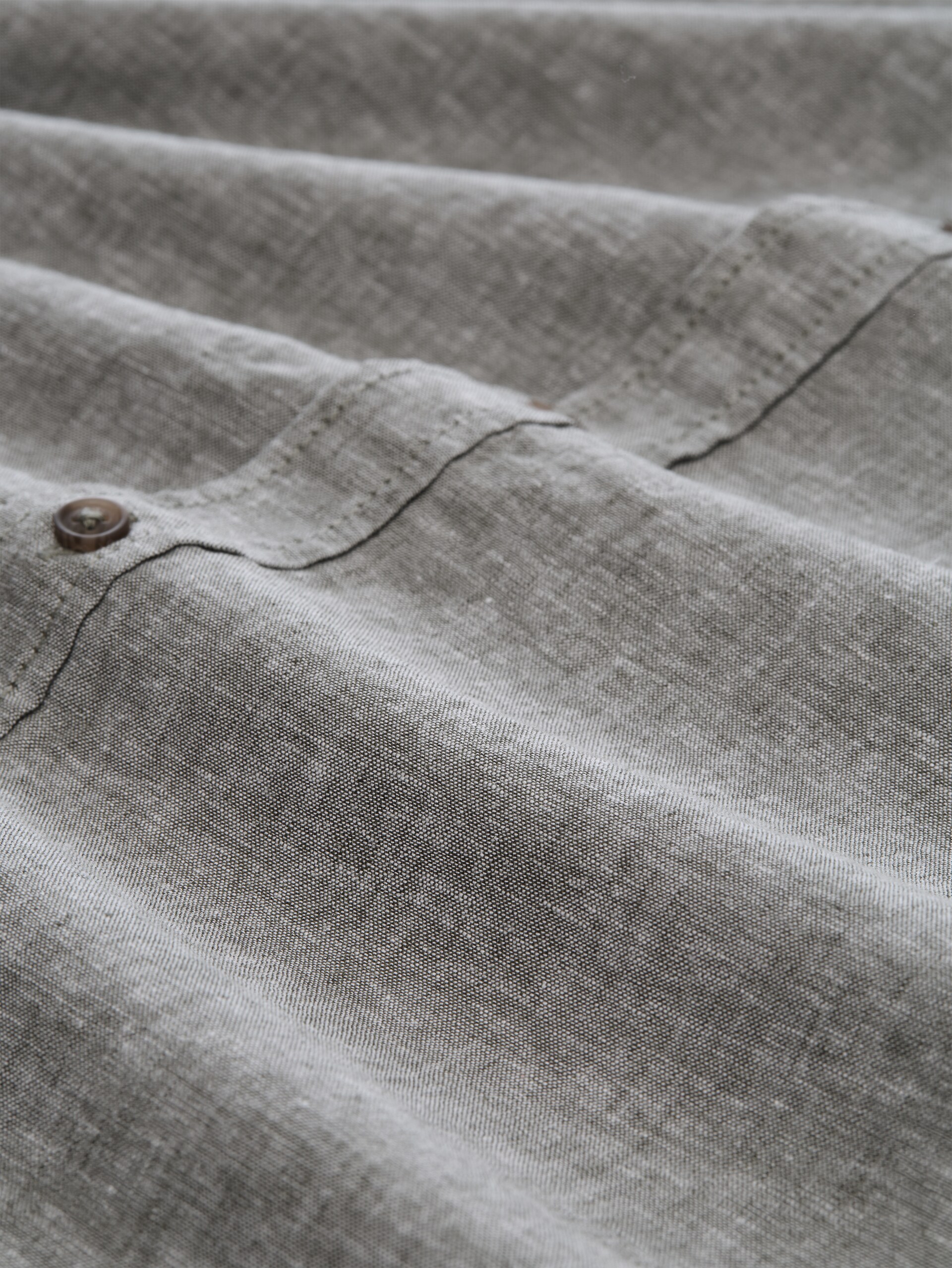 Chemise à manches courtes coupe regular avec un mélange de lin - faded leaf green chambray - Vue de la matière