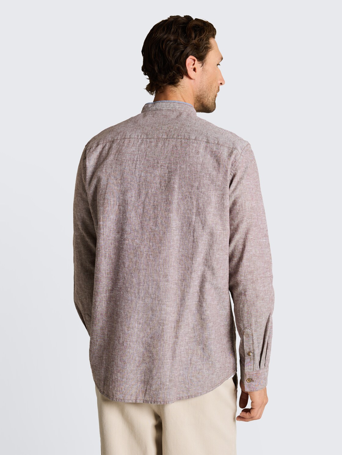 Regular Fit Hemd mit Leinenanteil - rocky brown chambray - Auschnitt Model-Rückansicht