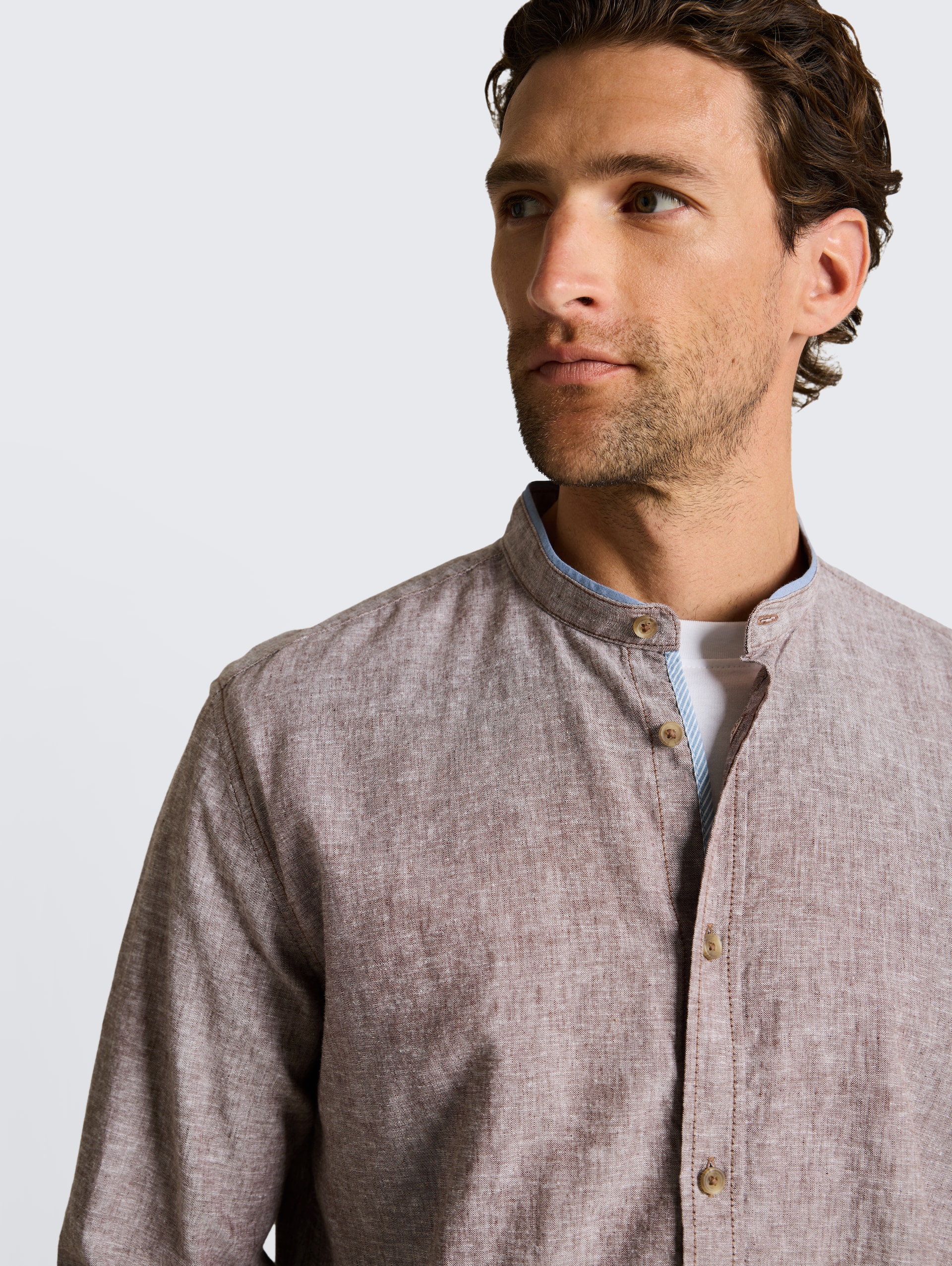 Regular Fit Hemd mit Leinenanteil - rocky brown chambray - Detail-Model-Ansicht