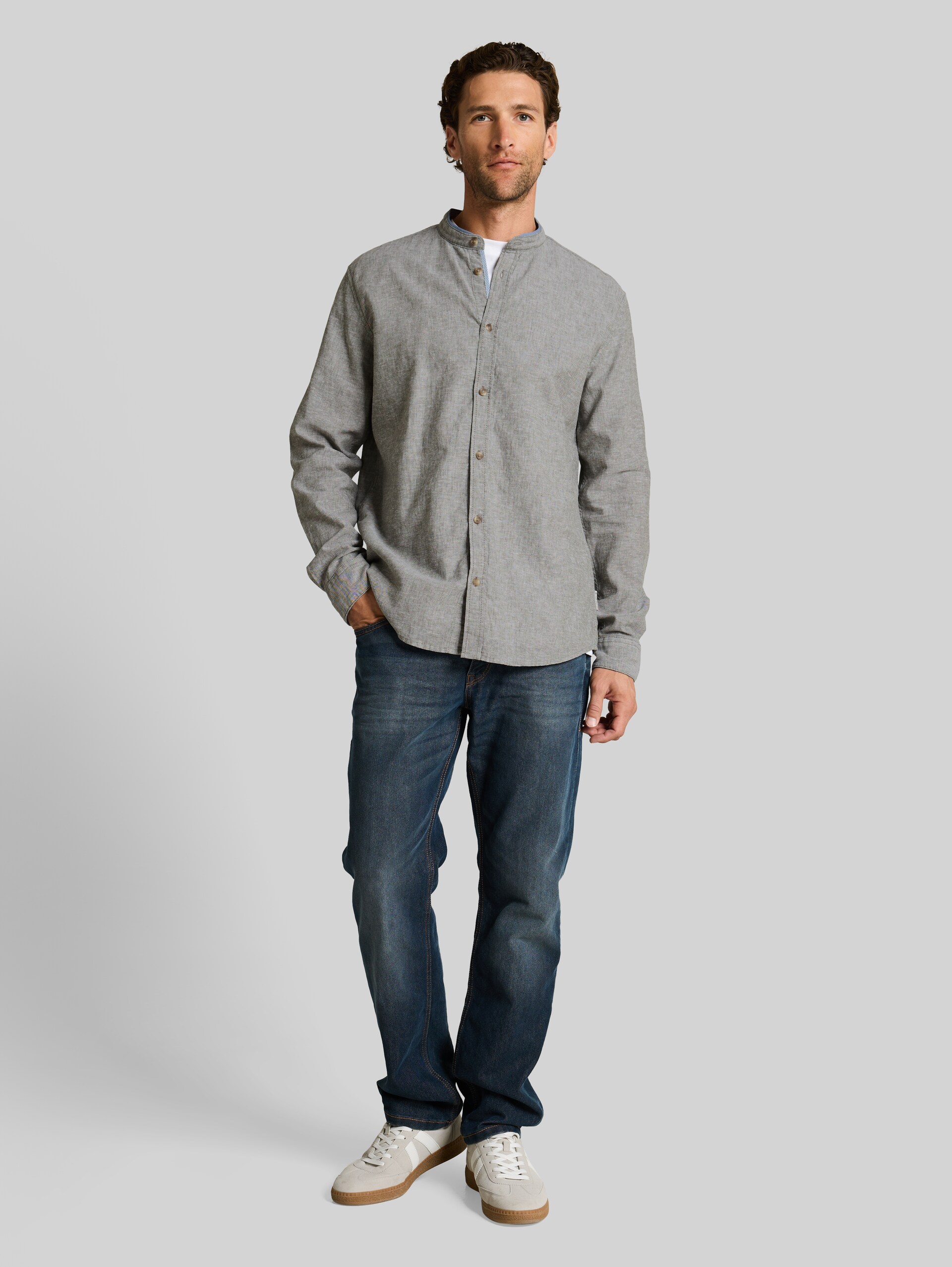 Chemise coupe classique avec mélange de lin - faded leaf green chambray - Vue de face du modèle