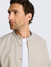 Overhemd met normale pasvorm en linnenmix - cashew beige chambray - Detailaanzicht model