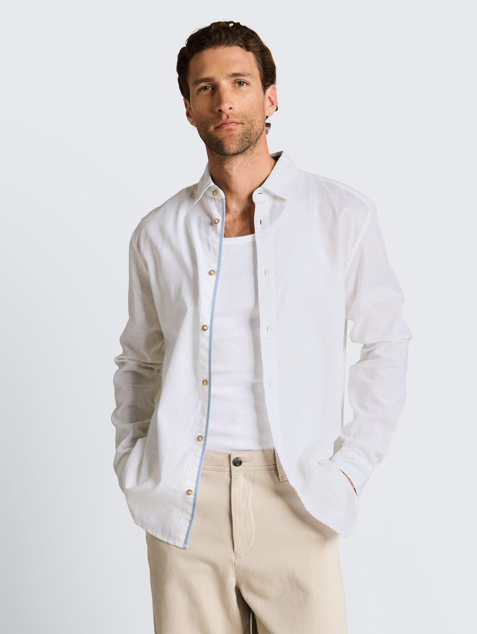 Regular Fit Hemd mit Leinenanteil - White - Ausschnitt Model-Vorderansicht