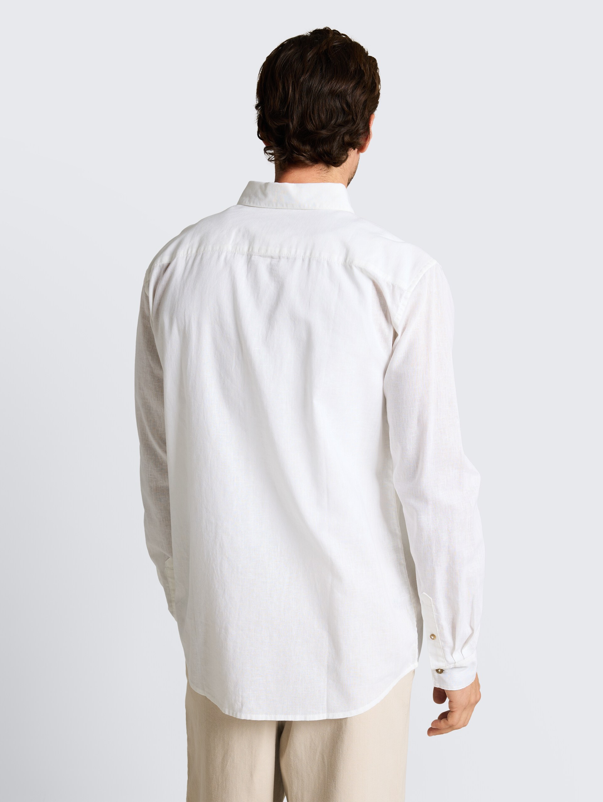 Regular Fit Hemd mit Leinenanteil - White - Auschnitt Model-Rückansicht