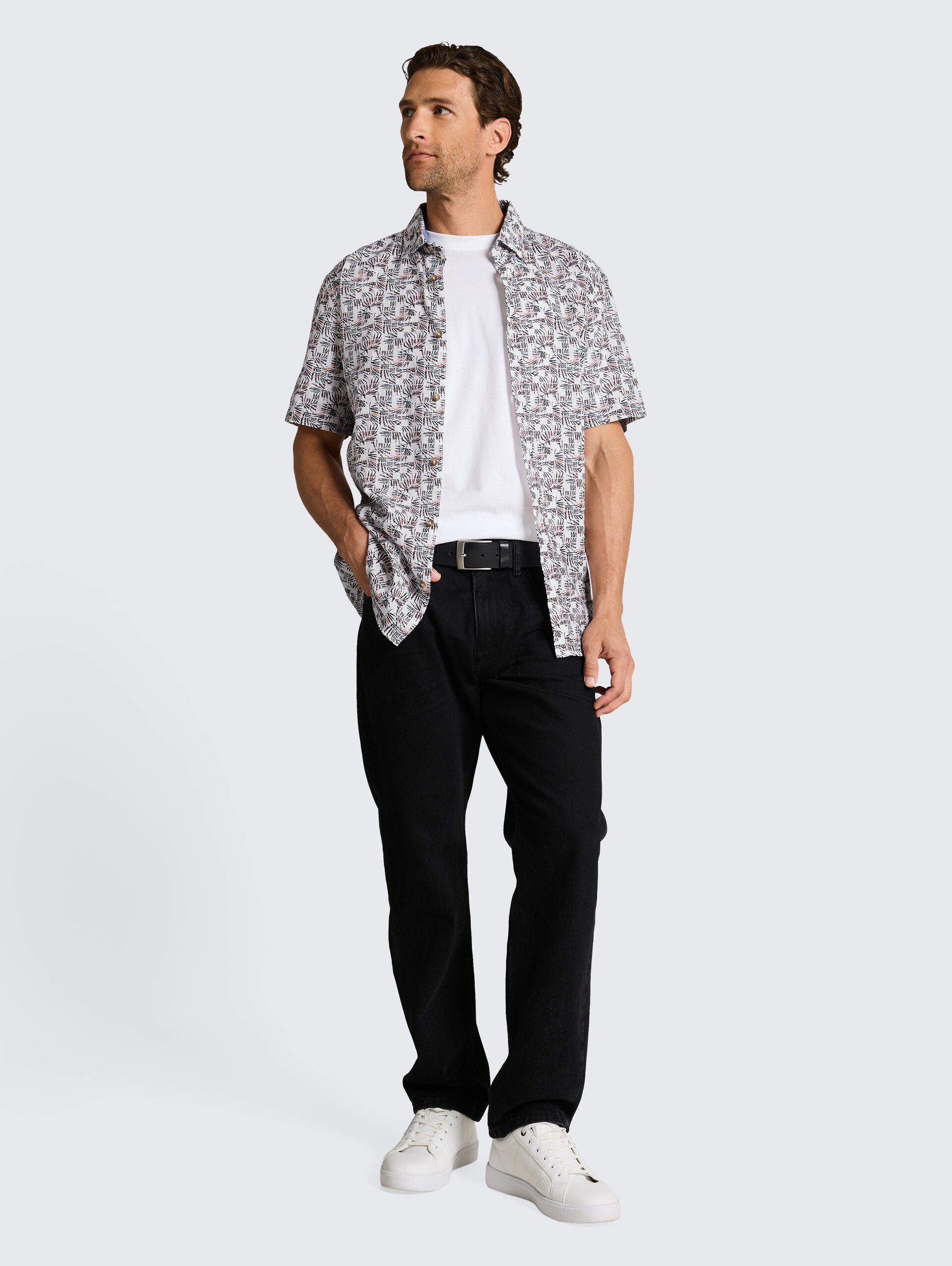 Chemise à manches courtes coupe regular avec un mélange de lin - white palm tree design - Vue de face du modèle