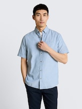 Regular Fit Kurzarmhemd mit Leinenanteil - bleeched blue design - Ausschnitt Model-Vorderansicht