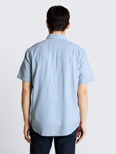 Regular Fit Kurzarmhemd mit Leinenanteil - bleeched blue design - Auschnitt Model-Rückansicht