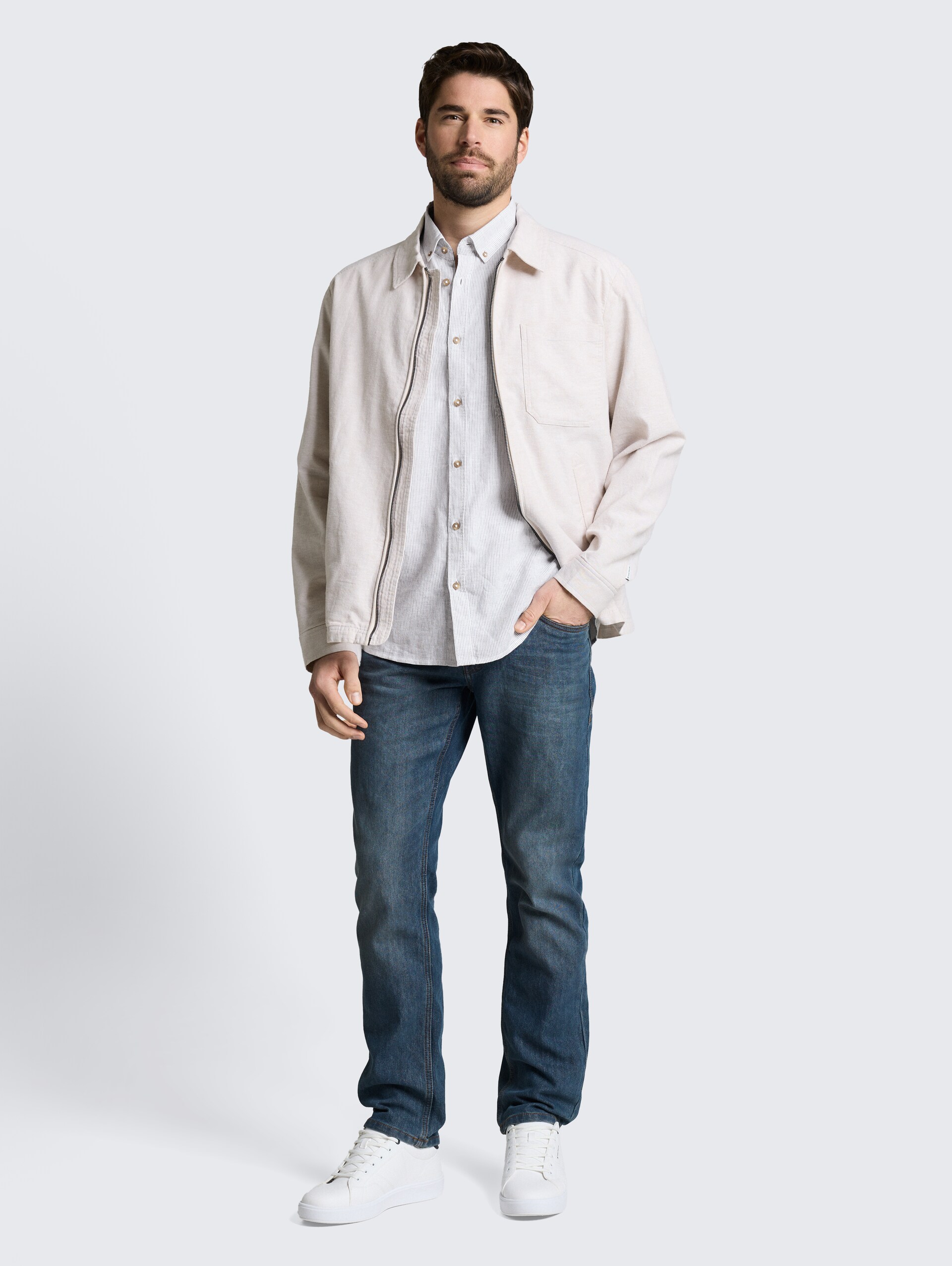 Chemise à manches courtes coupe regular avec un mélange de lin - white leaf green small stripe - Vue de face du modèle