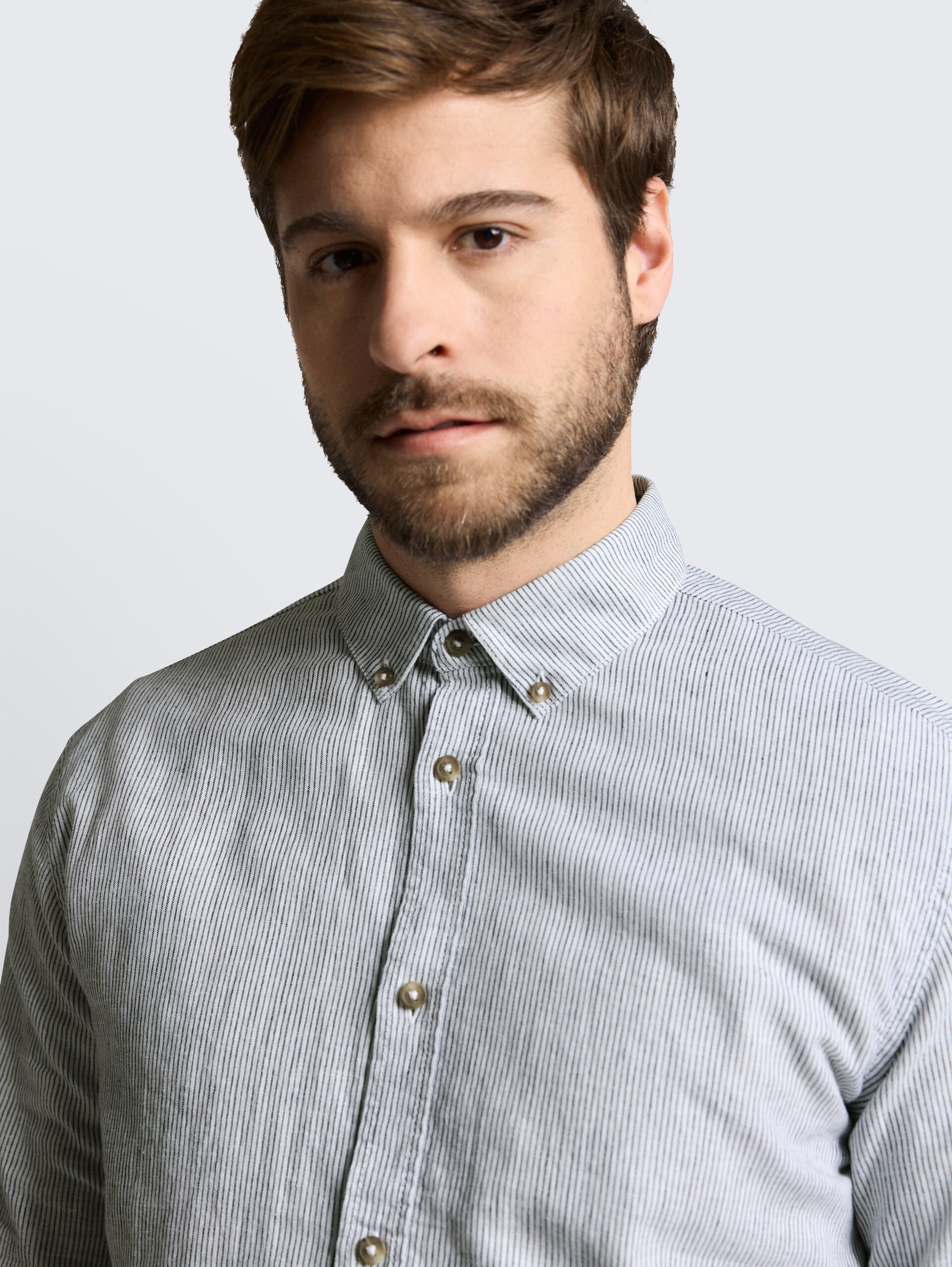 Regular fit overhemd met linnen - white navy small stripe - Detailaanzicht model