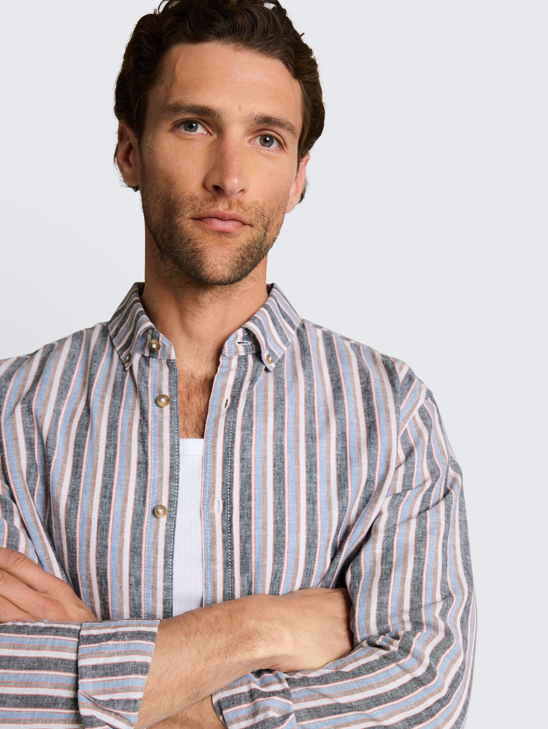 Regular fit overhemd met linnen - blue multicolor stripe - Detailaanzicht model