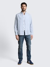 Overhemd met normale pasvorm en linnenmix - bleeched blue white stripe - Model vooraanzicht
