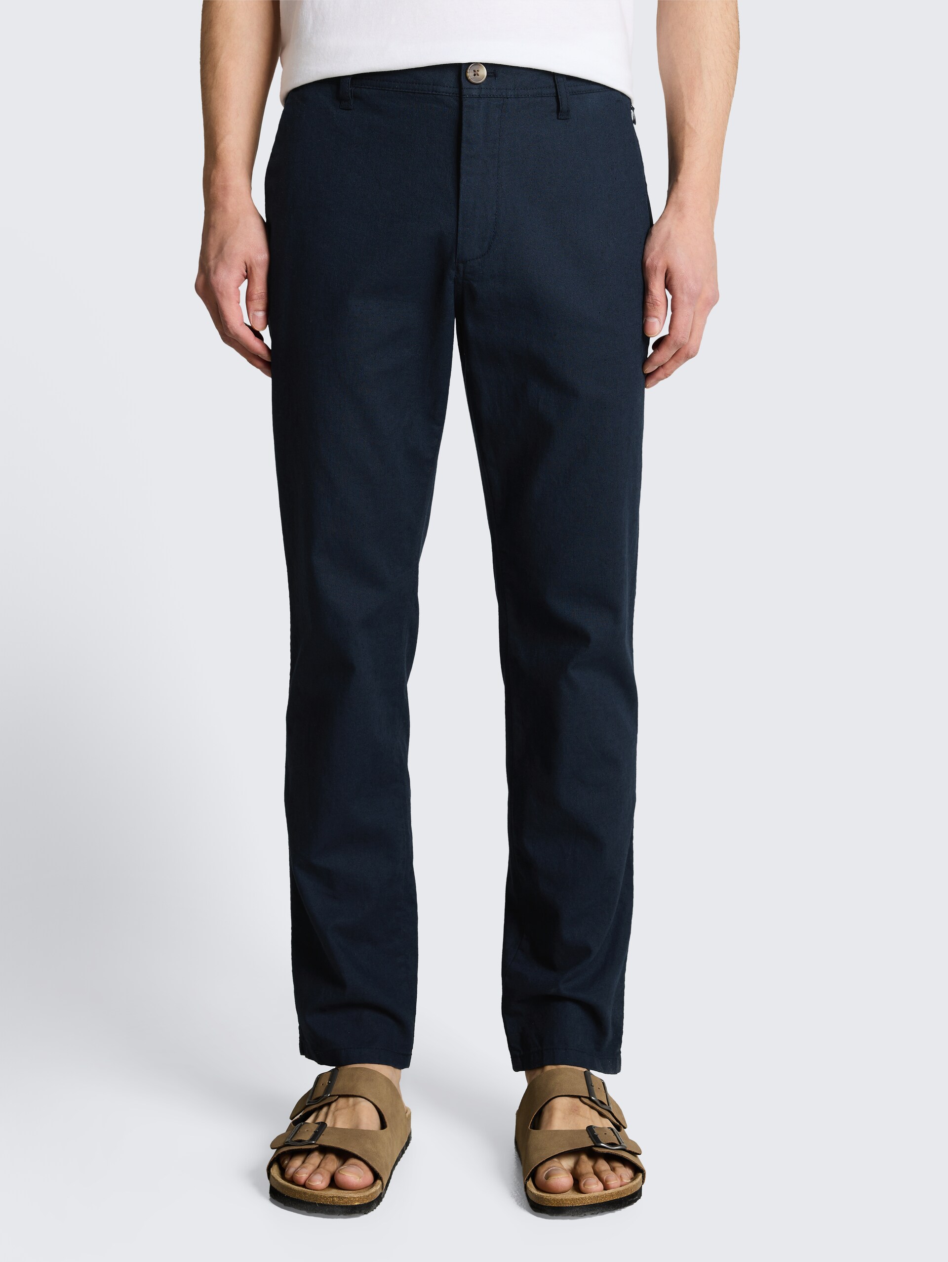 TTREGULAR Chino Hose mit Leinenanteil - sky captain blue - Ausschnitt Model-Vorderansicht