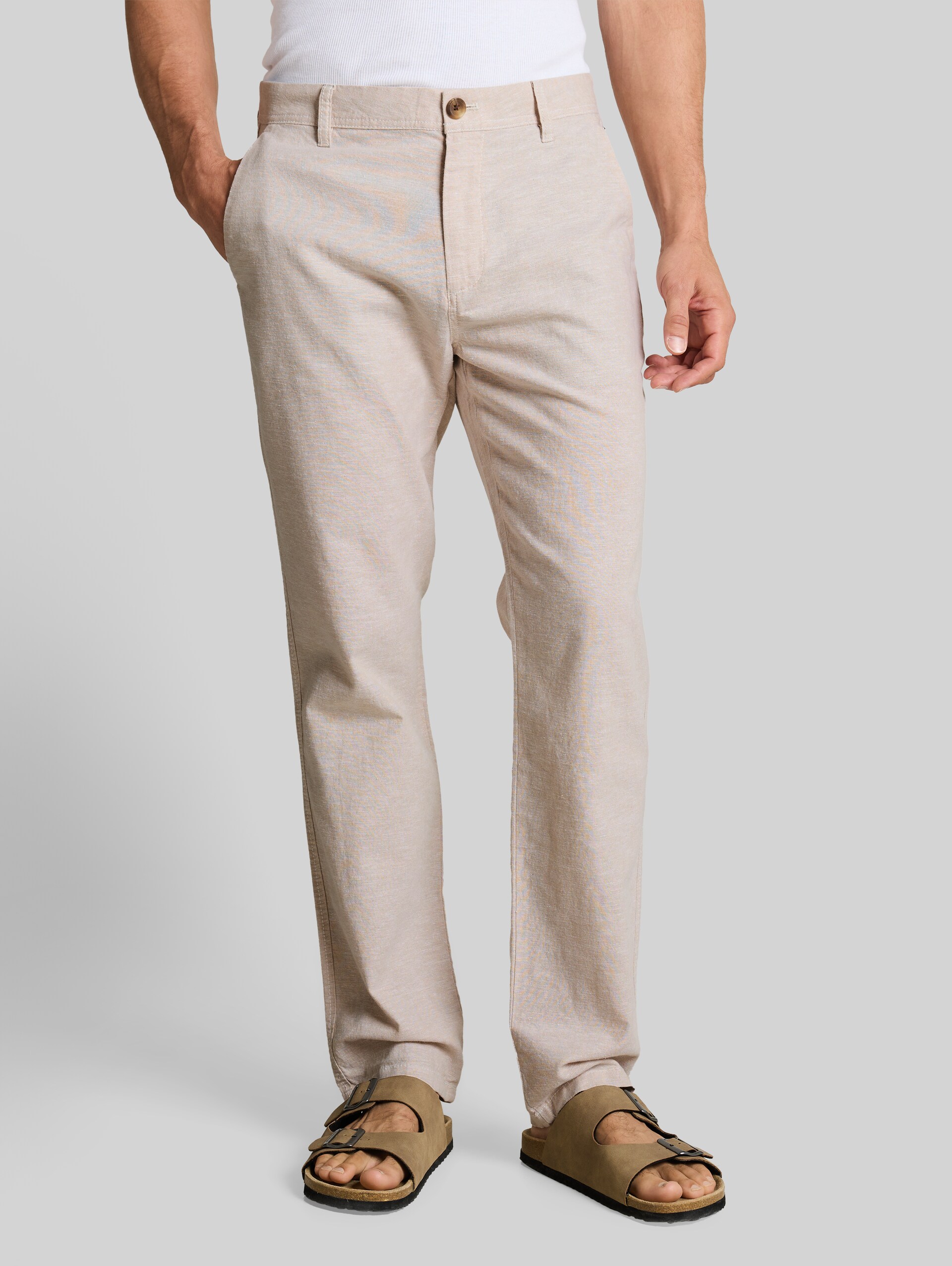 TTREGULAR Chino Hose mit Leinenanteil - cashew beige chambray - Ausschnitt Model-Vorderansicht