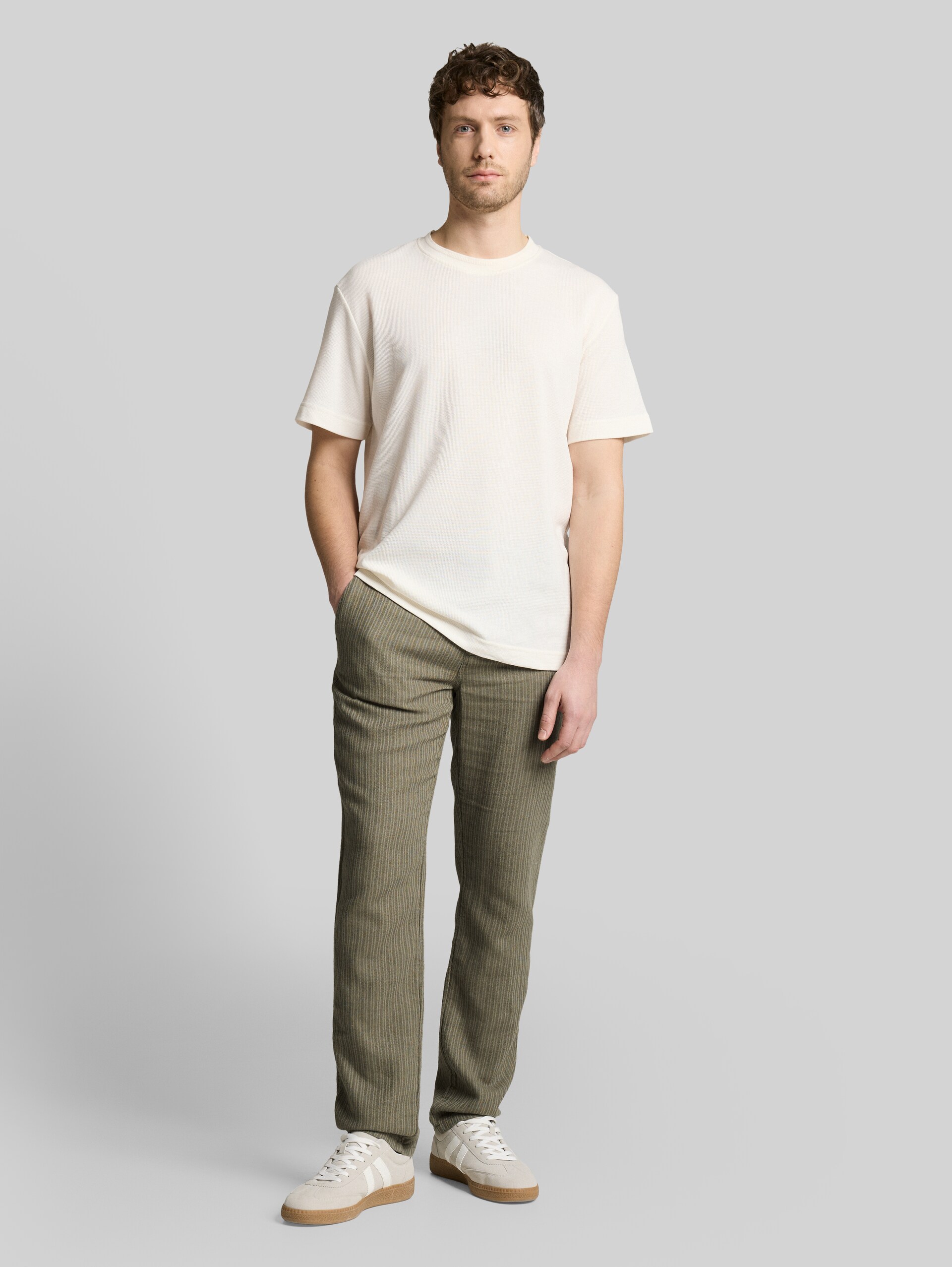 TTREGULAR chino trousers with linen blend - leaf green stripe - Model front view