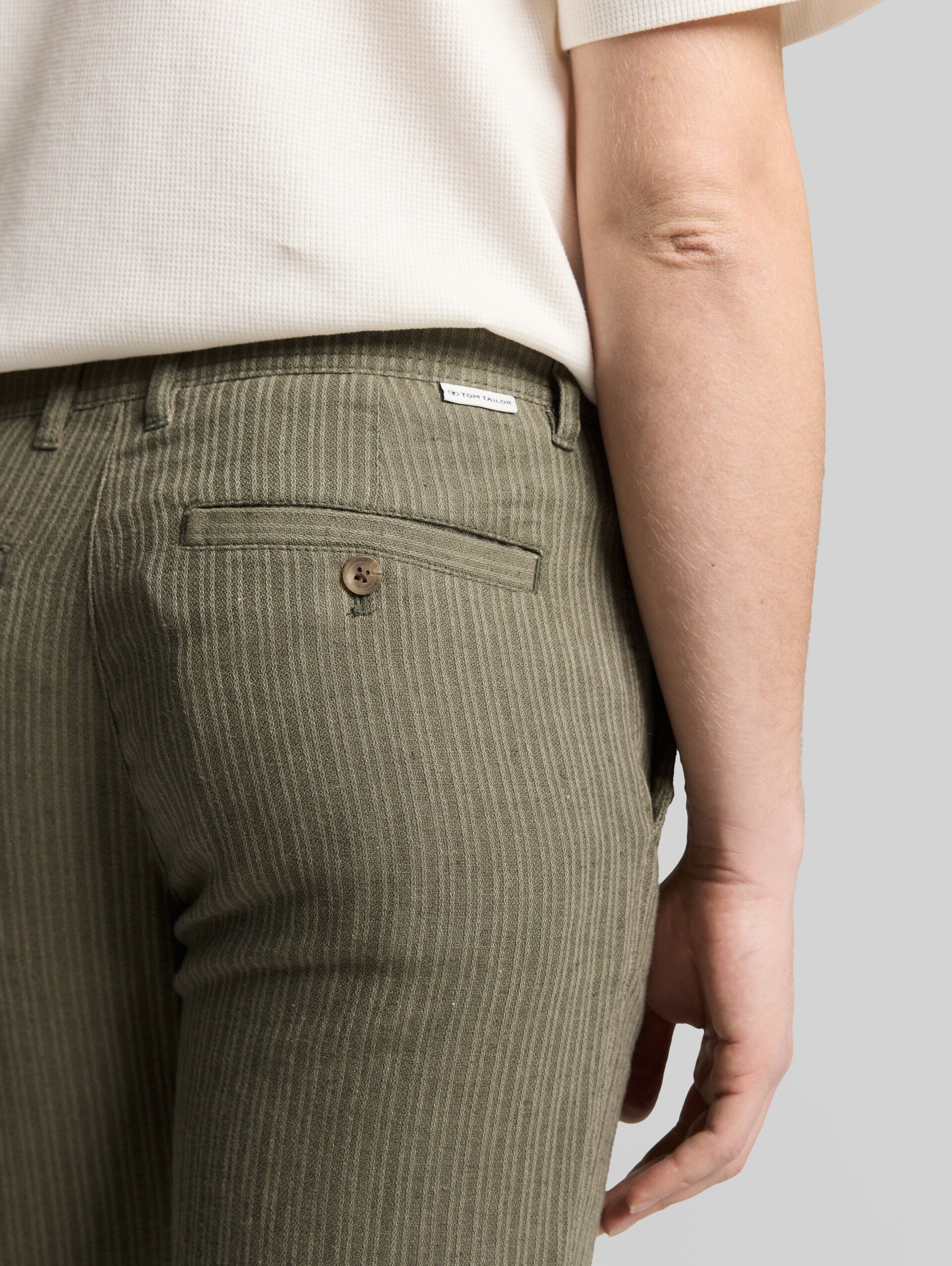 TTREGULAR chino trousers with linen blend - leaf green stripe - Detail model view