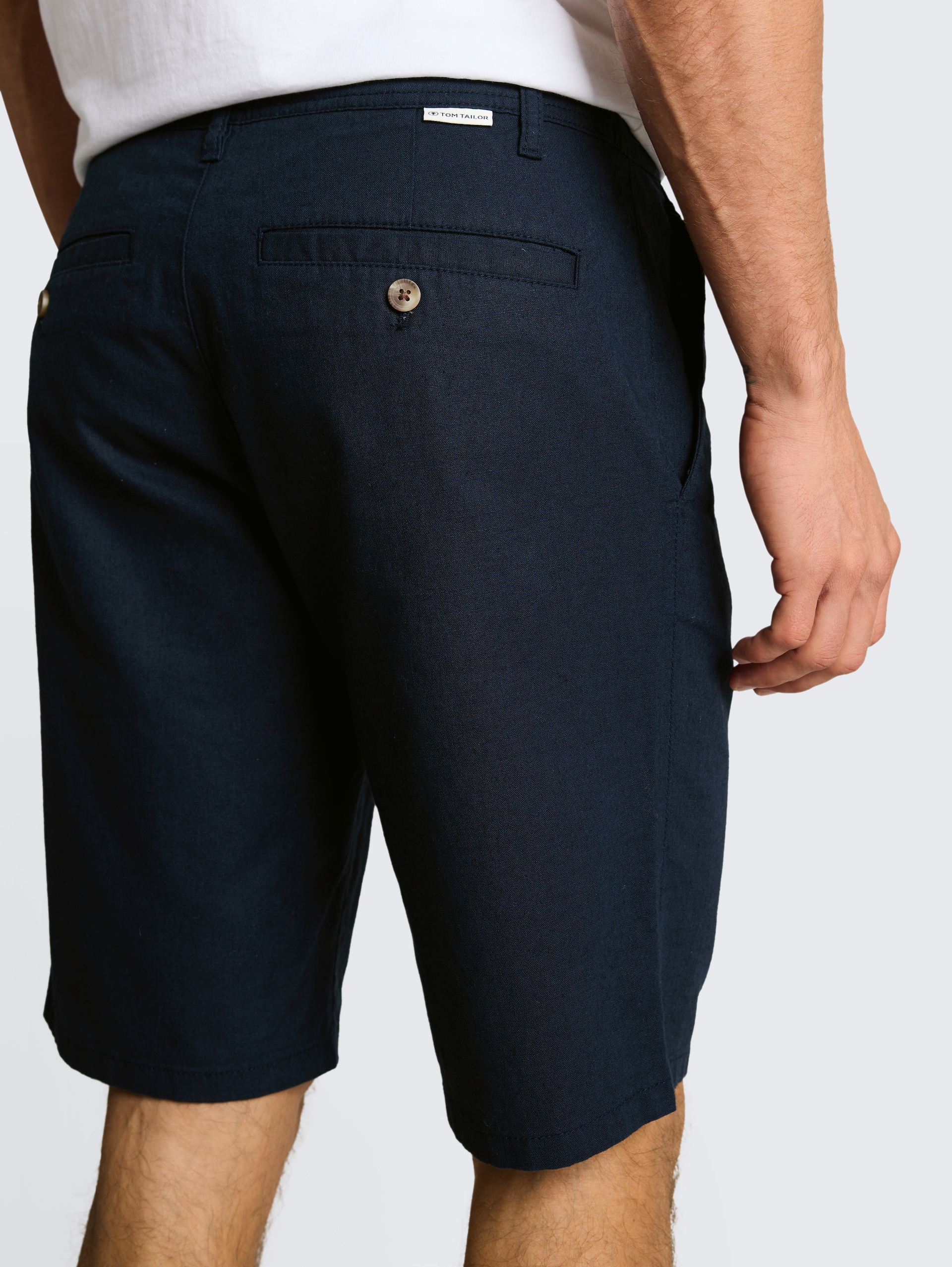 TTREGULAR Chino Shorts mit Leinenanteil - sky captain blue - Detail-Model-Ansicht