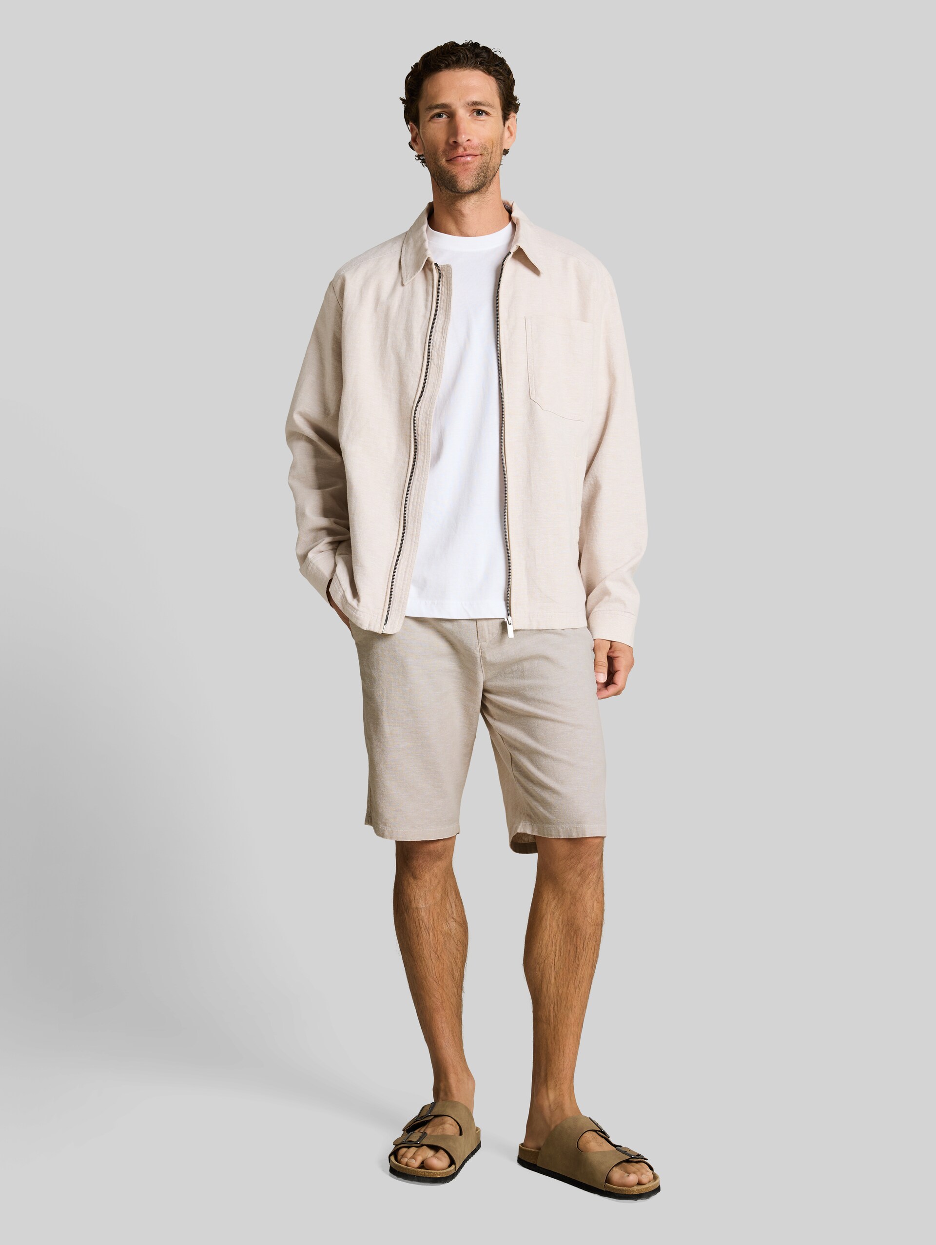 TTREGULAR chino shorts with linen blend - cashew beige chambray - Model front view