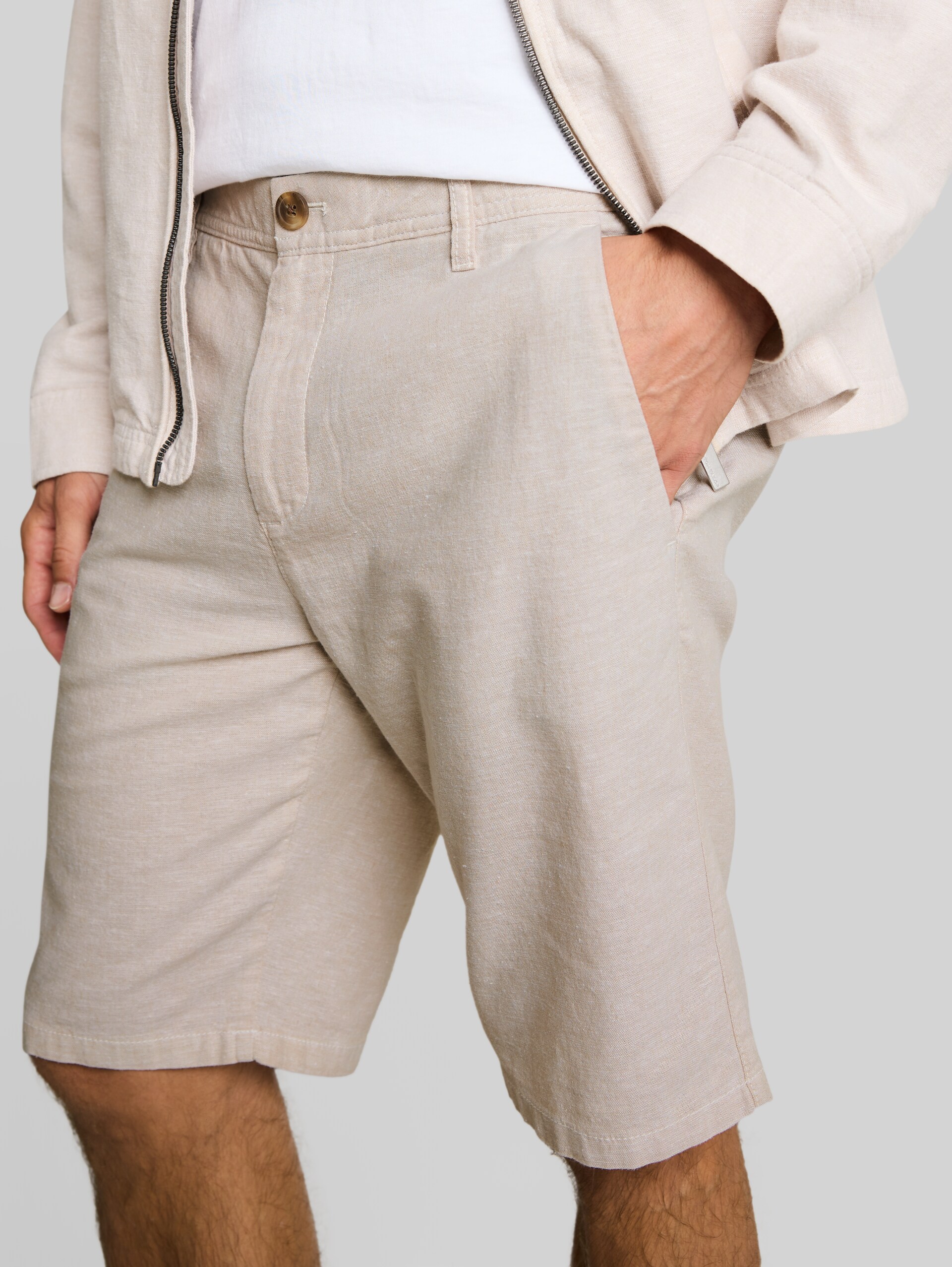 TTREGULAR chino shorts with linen blend - cashew beige chambray - Detail model view