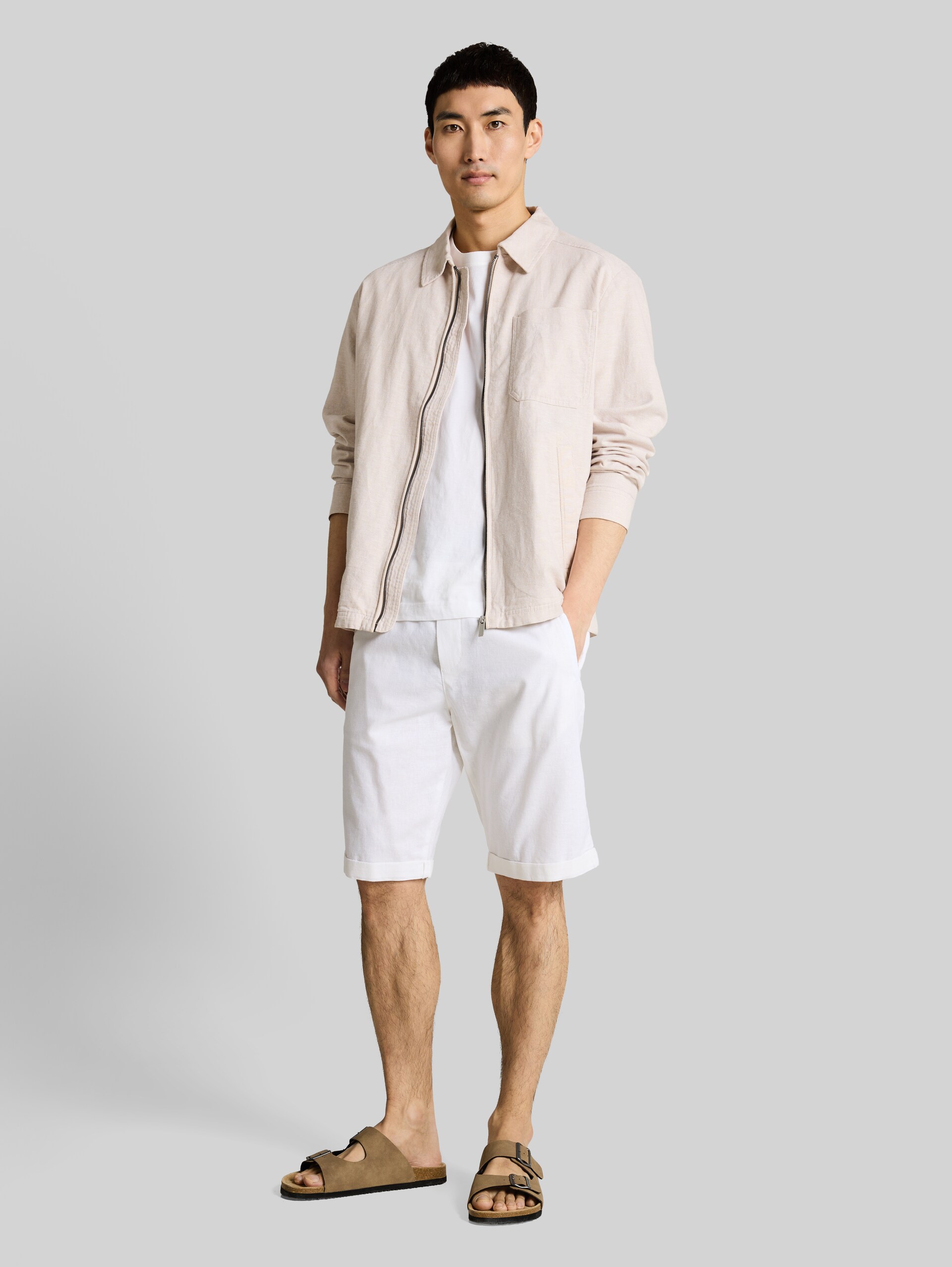 TTREGULAR shorts with linen blend - White - Model front view